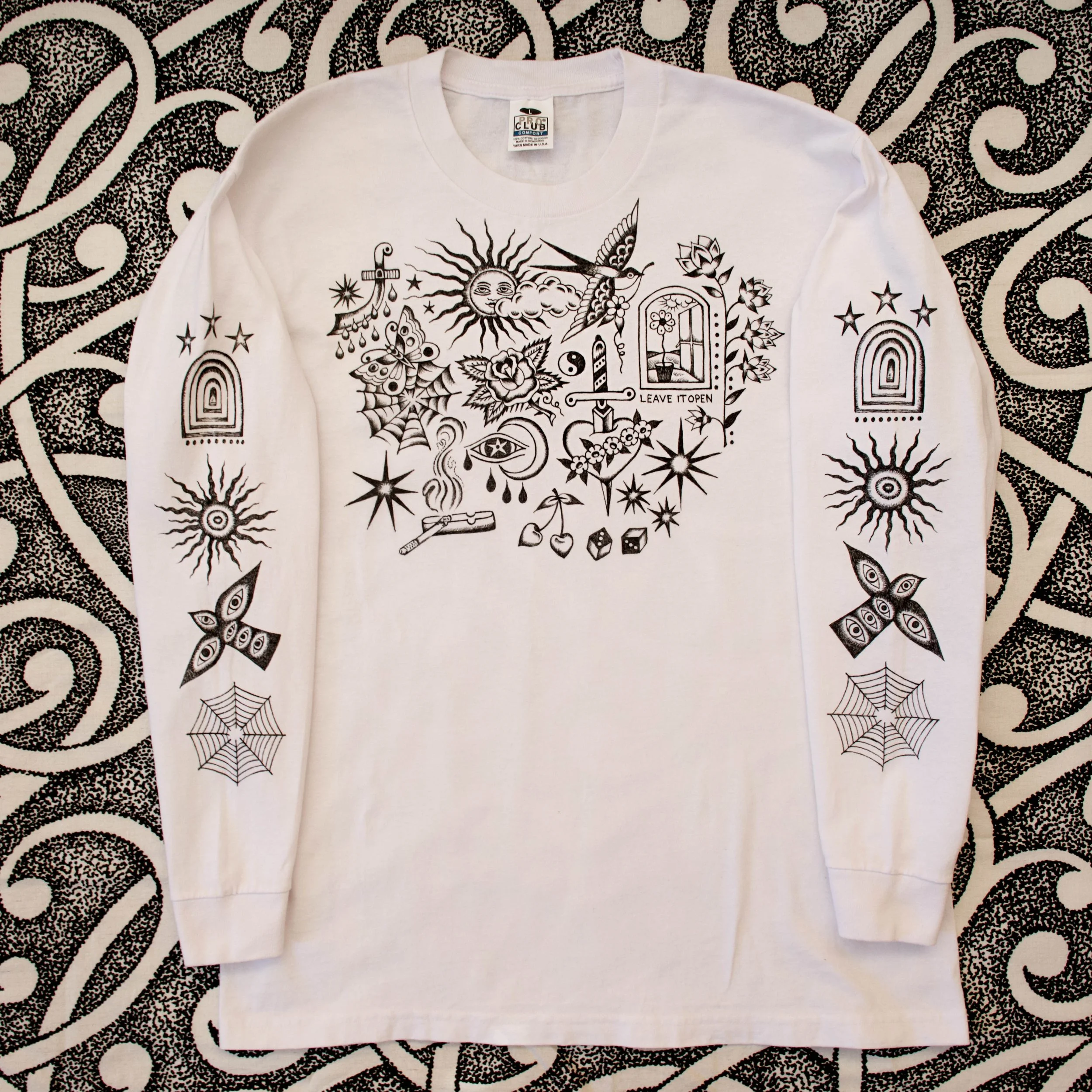 Handdrawn-longsleeve-spiderweb-bird-portal-tattoodesign-dagger.jpg