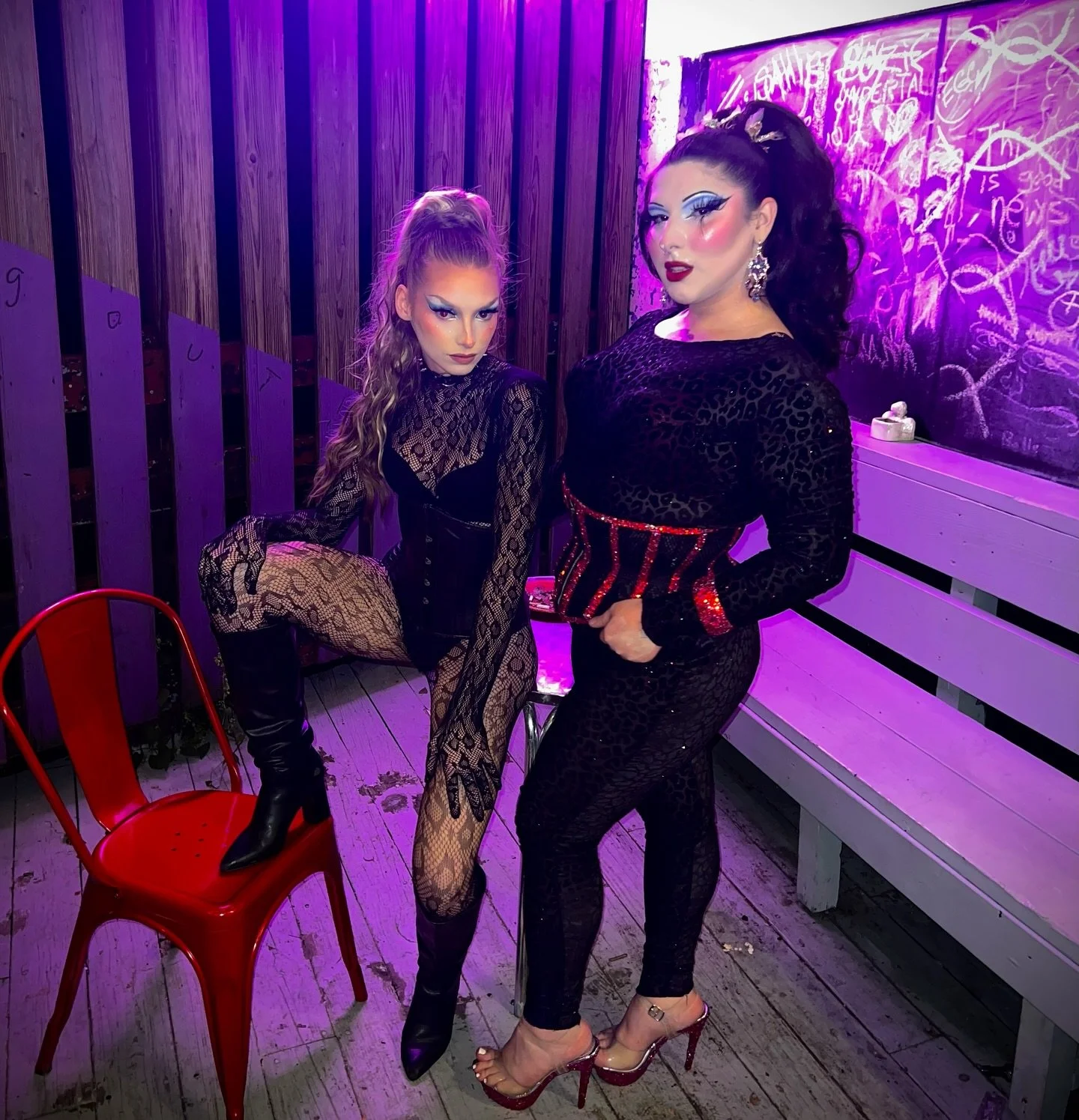 I had such a FABULOUS time @amaristhevalkyrie Live, Laugh, Labia at @lastditchbar. So grateful for every opportunity sent my way, especially before Facial Feminization Surgery on November 26, which will put me out of doing drag for some time.
I lov