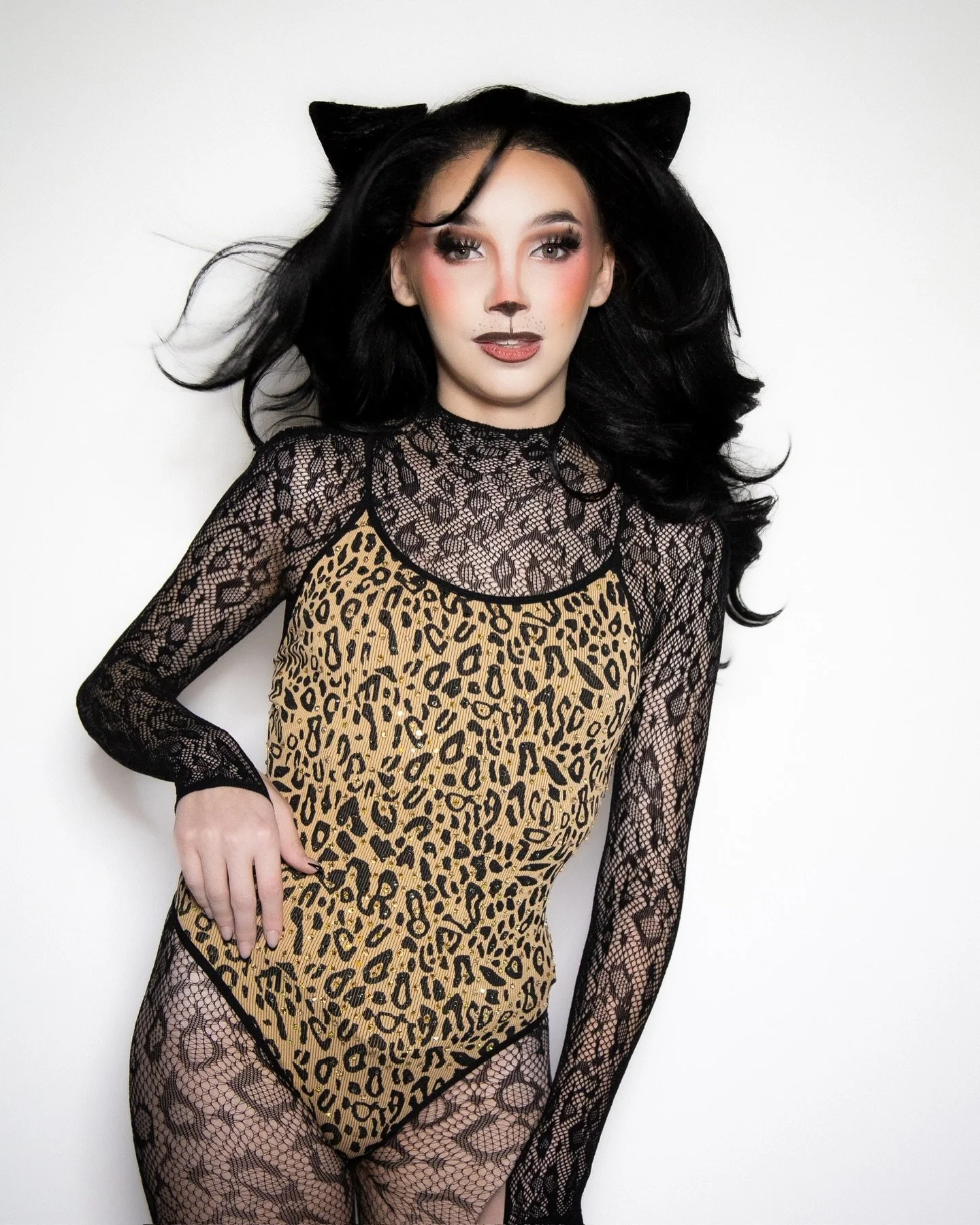 Cat girls go nyaaaa 😸😽 
Thank you to @xiomarie.xl &amp; @drolopezfierce! 

#trans #catgirl #drag #dragqueen #lgbt