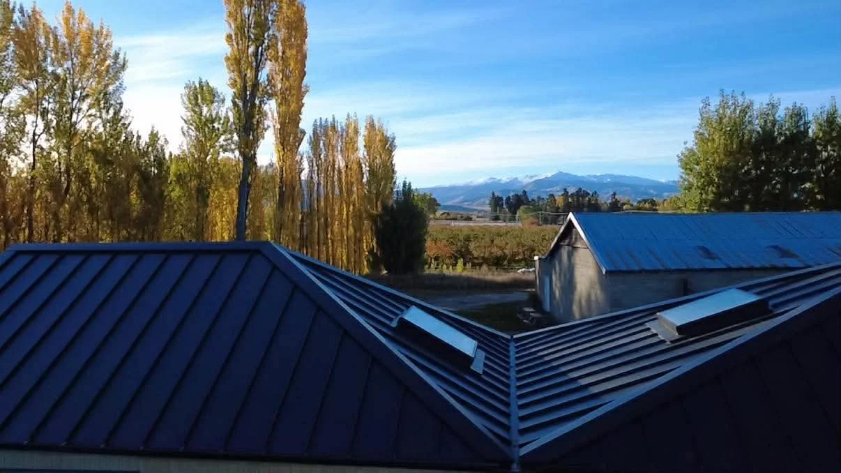 A funky roof form designed by Candela Architecture in Alexandra, Central Otago.