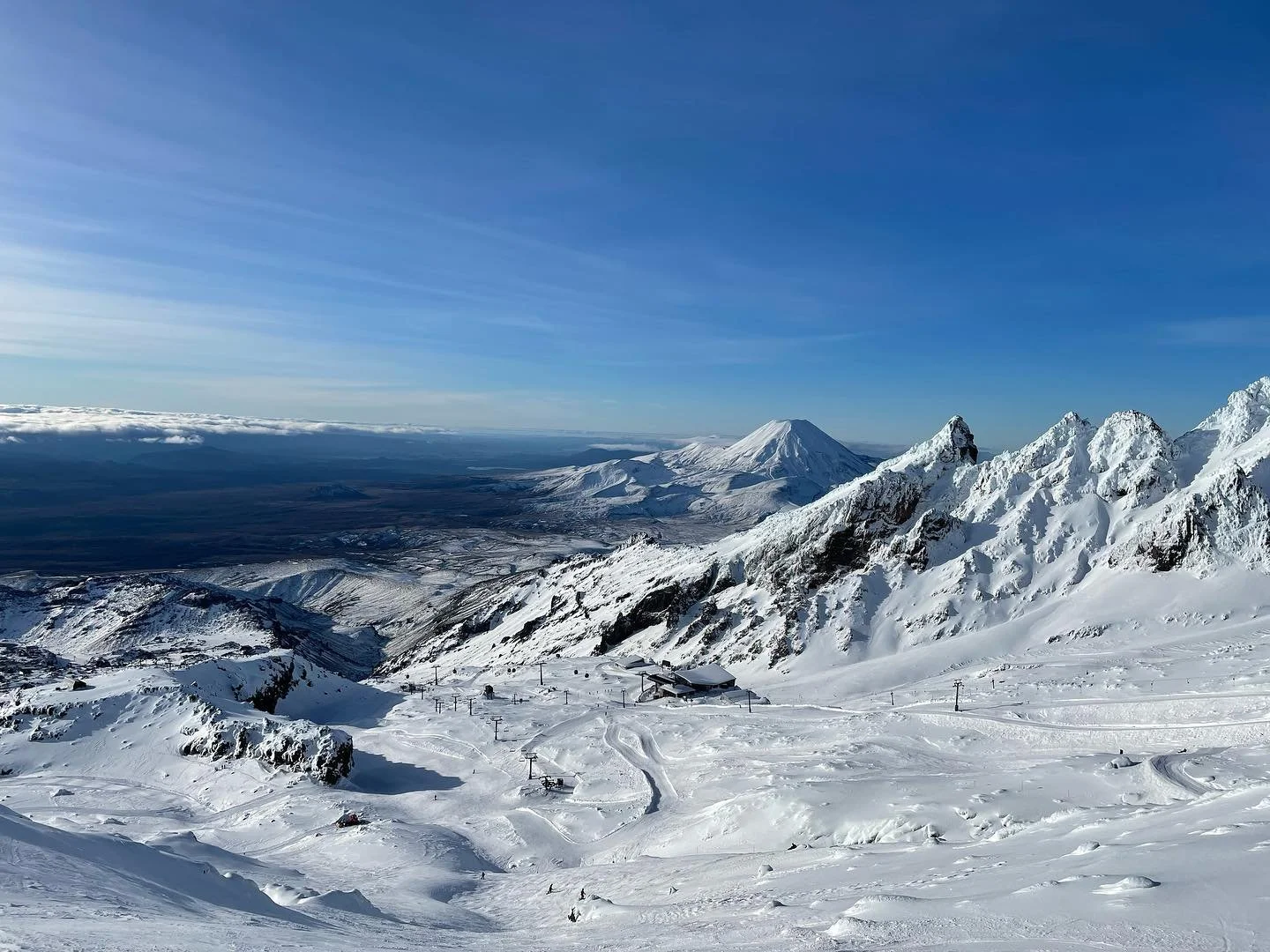 First day of the season for the Knoll Ridge! West preparation looks well underway as well. #ridethemaunga