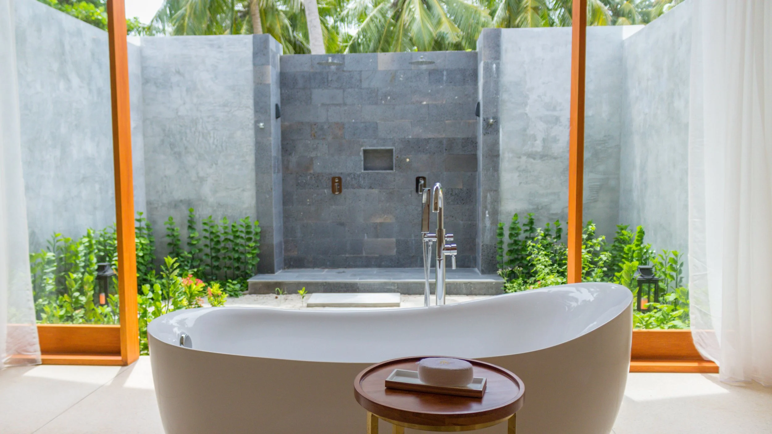 2 Bedroom Private luxury Beach Residence with Pool - Main Bathroom