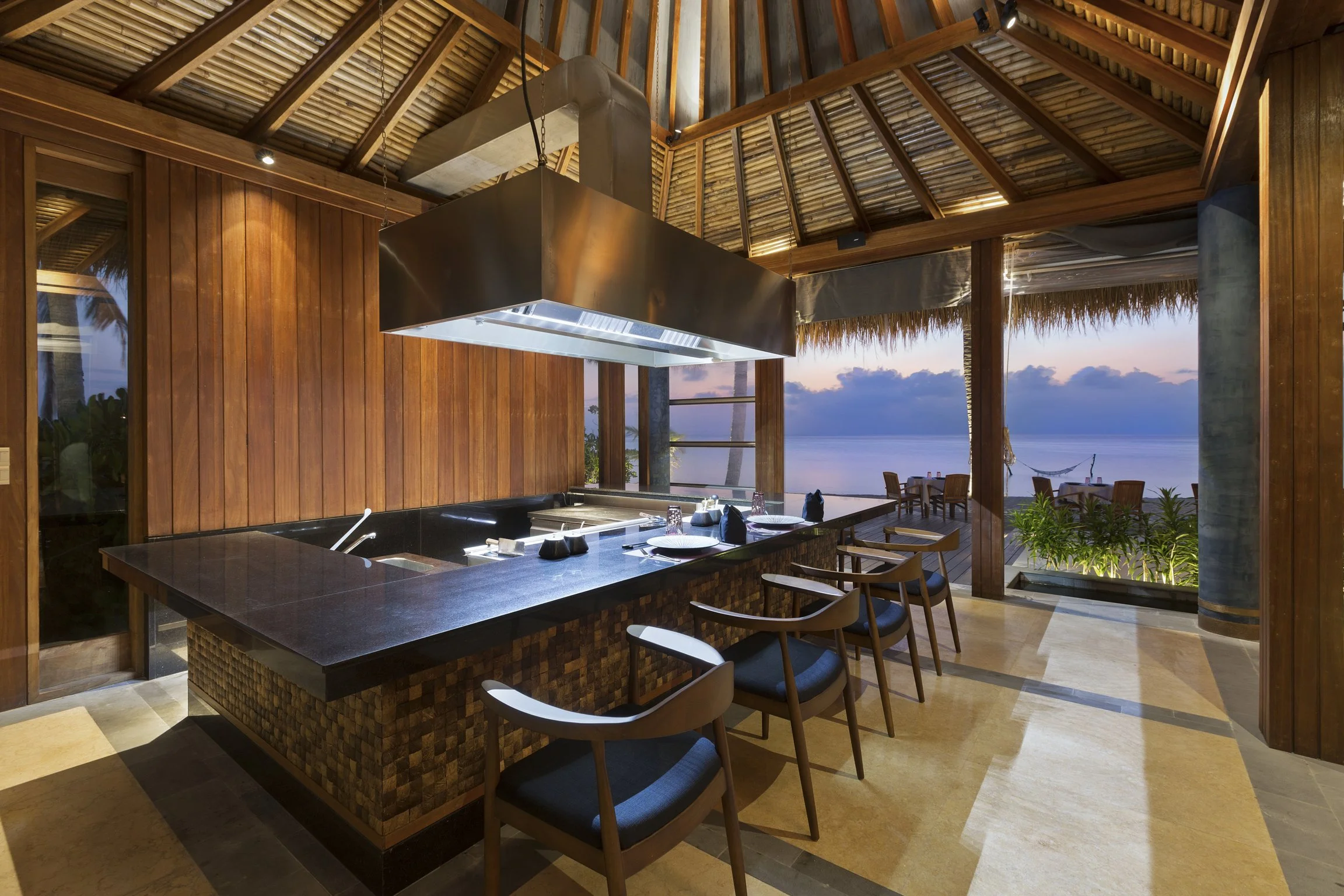 Furaveri Maldives - Raiyvilla Restaurant