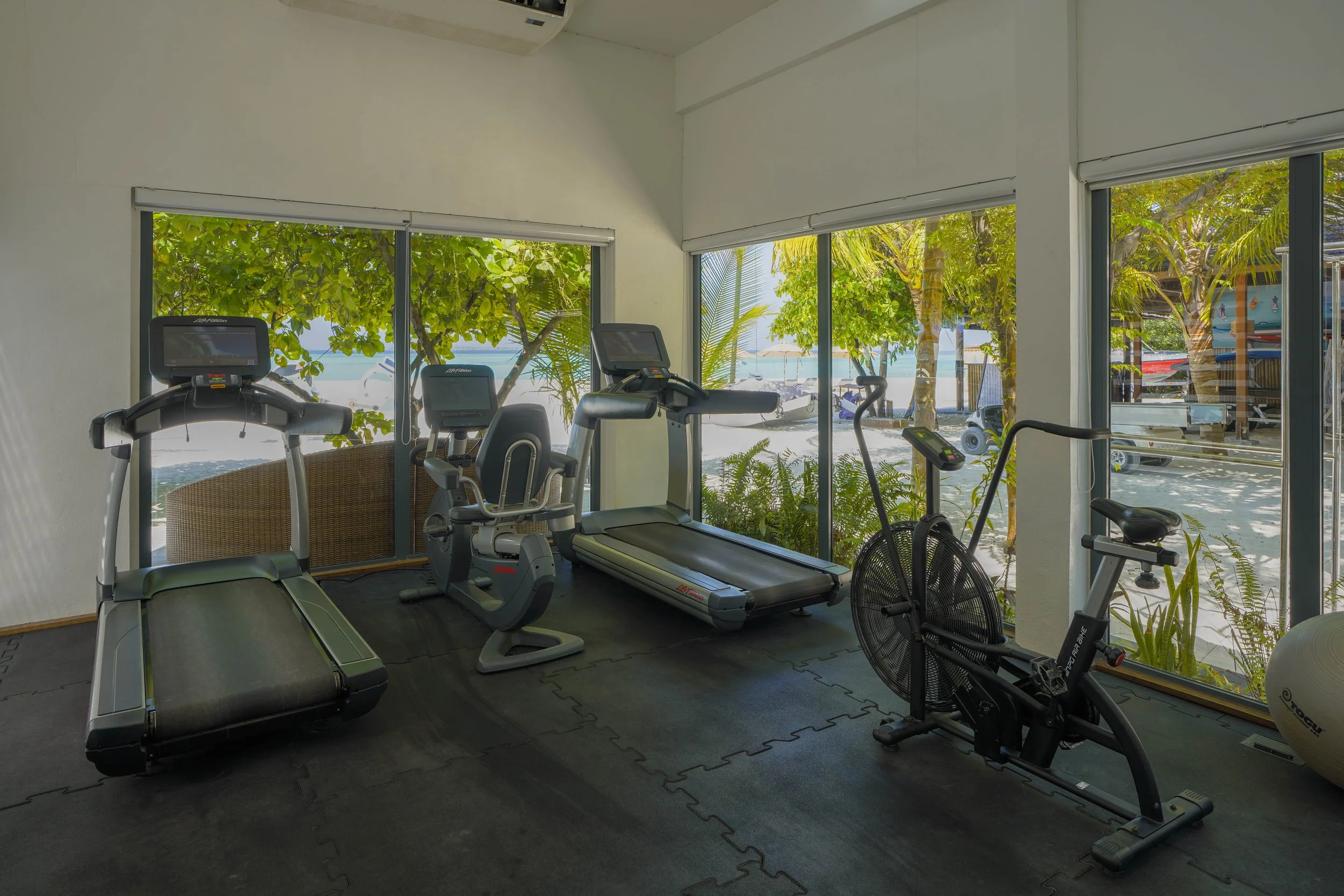 Kuredhivaru Resort & Spa - Fitness Center