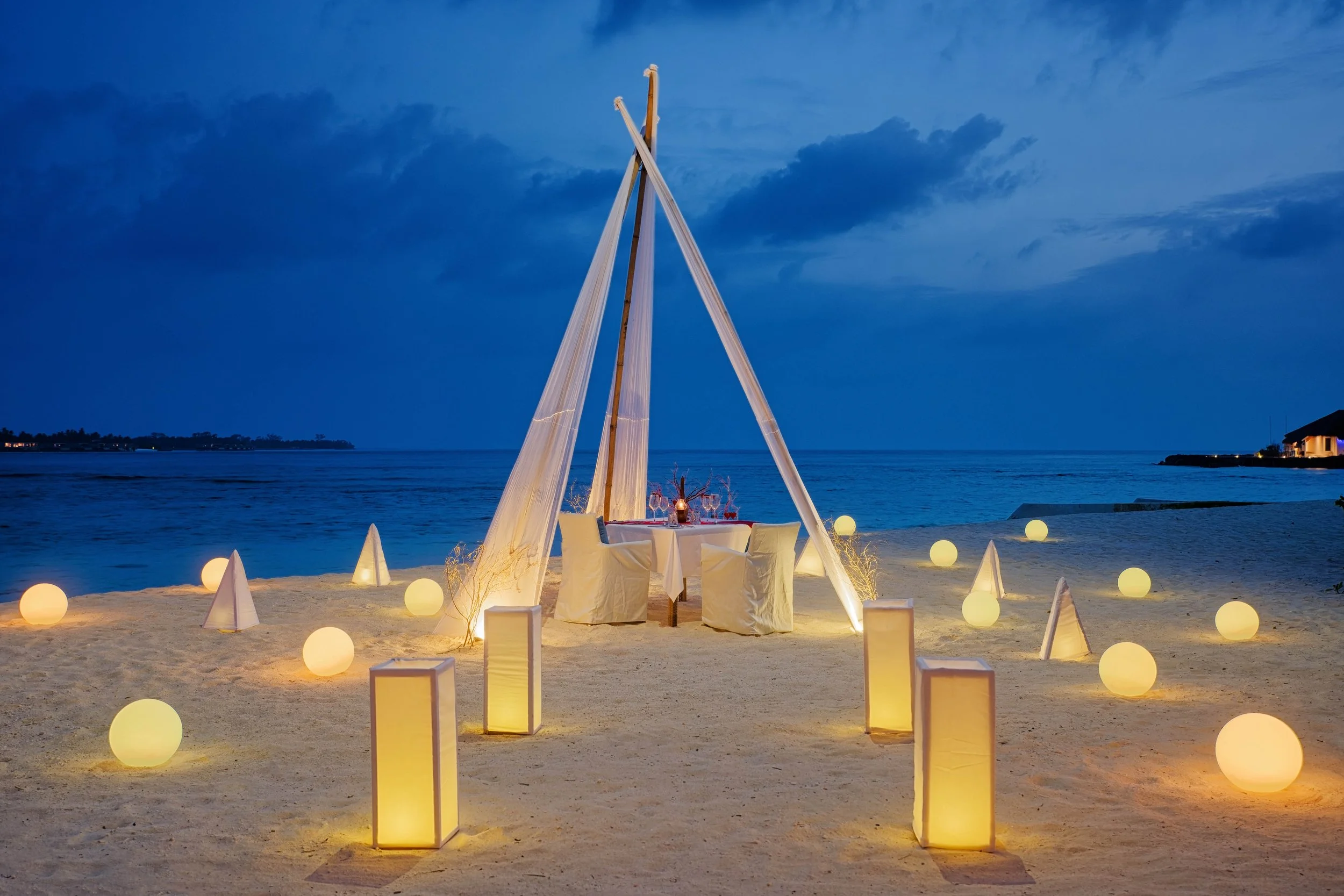 OBLU NATURE Helengeli by SENTIDO - Activities & Services - Beach Dinner 02.jpg