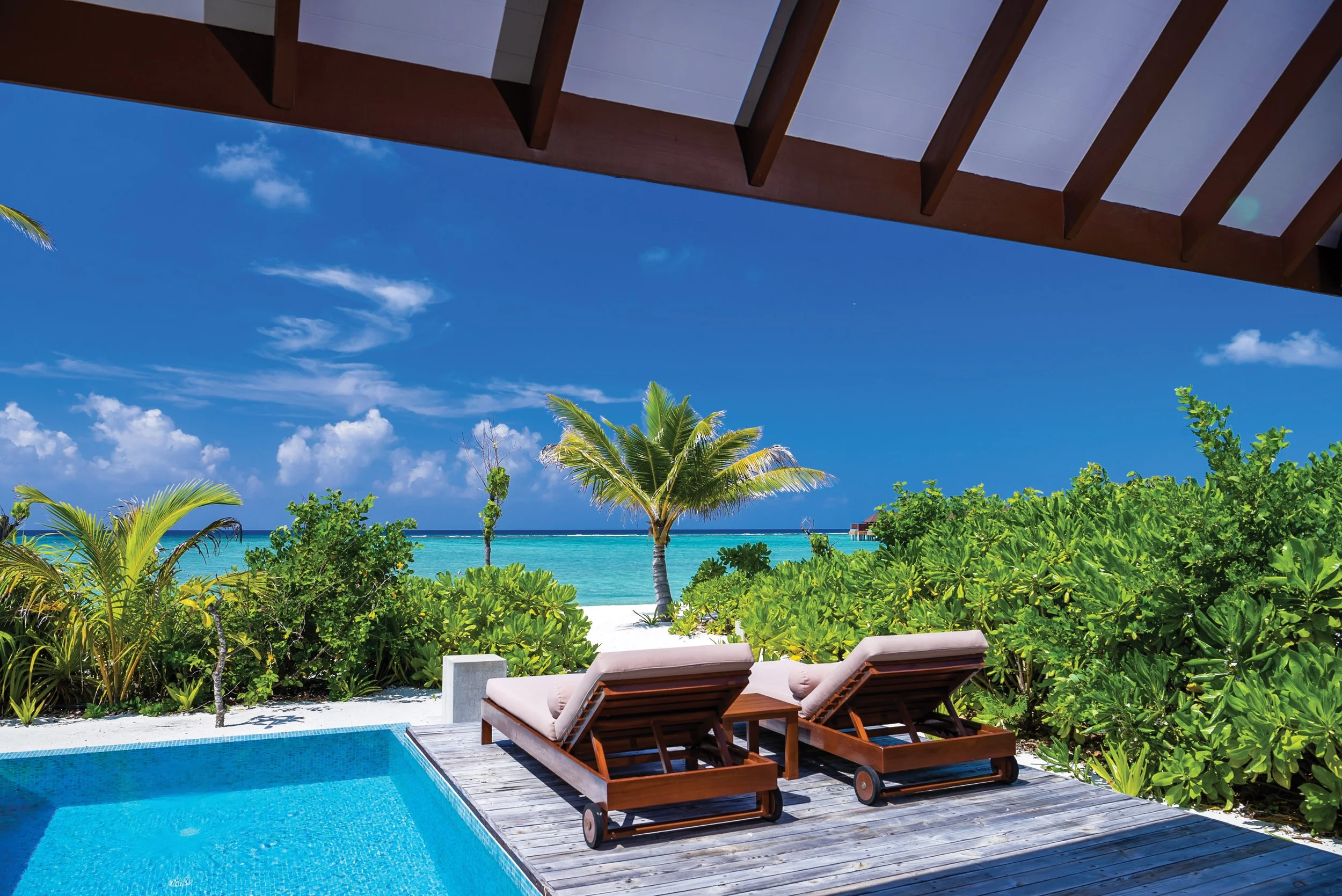 VARU BY ATMOSPHERE - VILLAS - BEACH VILLA WITH POOL - DECK VIEW 01.jpg