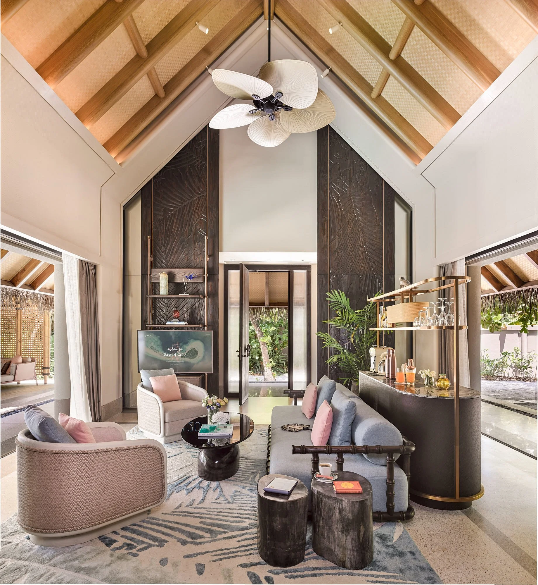Luxury Beach Villa with Pool - Indoor
