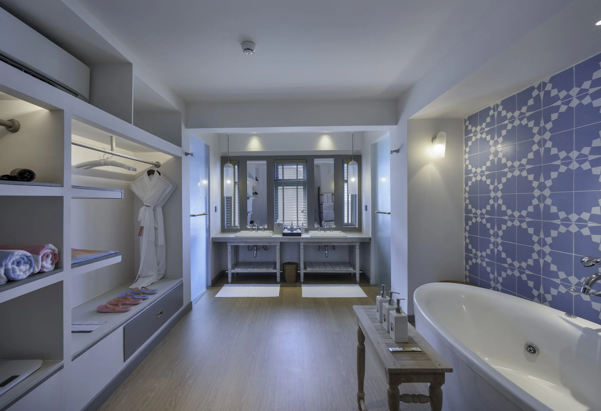 Cora Cora - Duplex Lagoon Pool Villa Bath