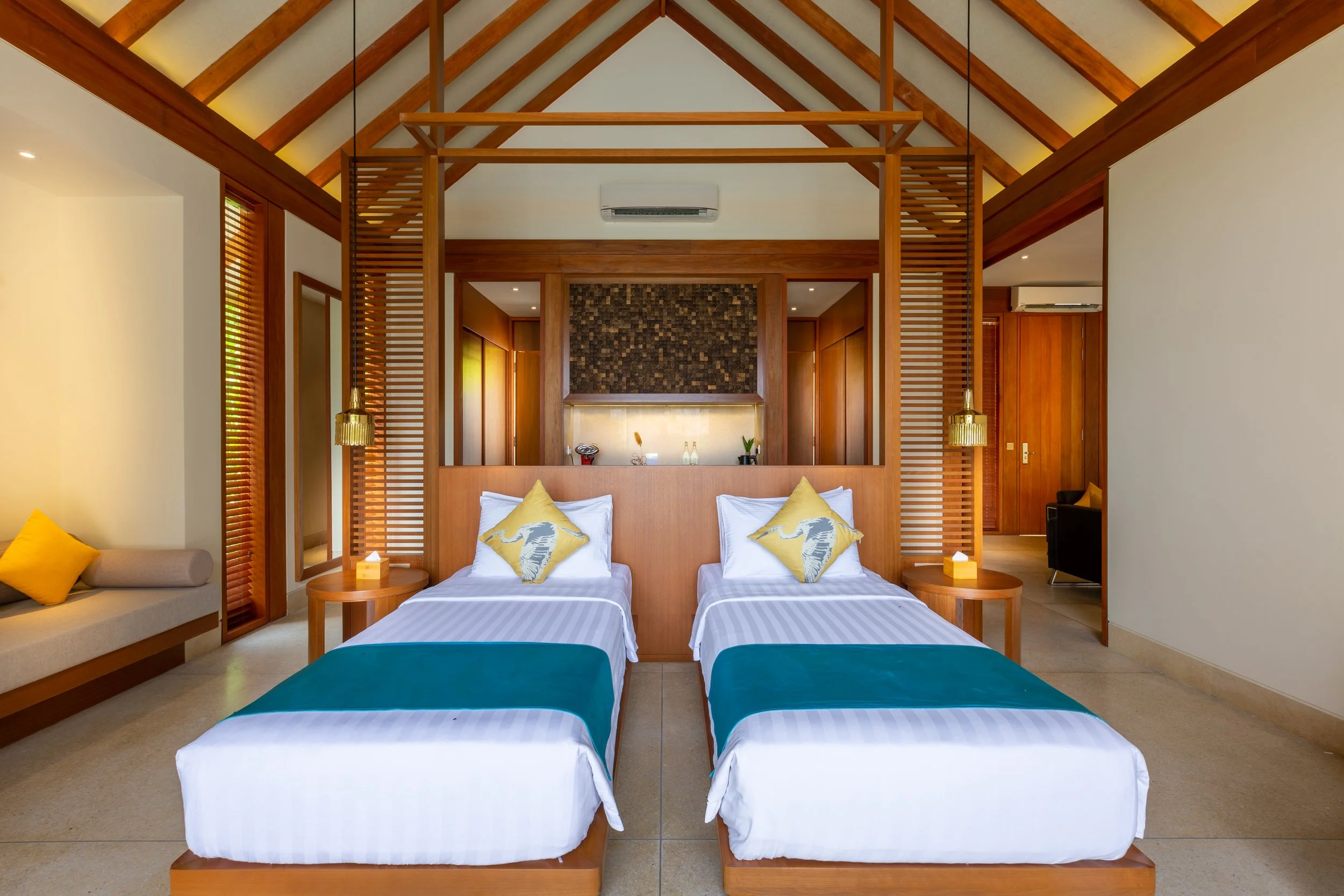 2 Bedroom Private luxury Beach Residence with Pool - Twin Bedroom
