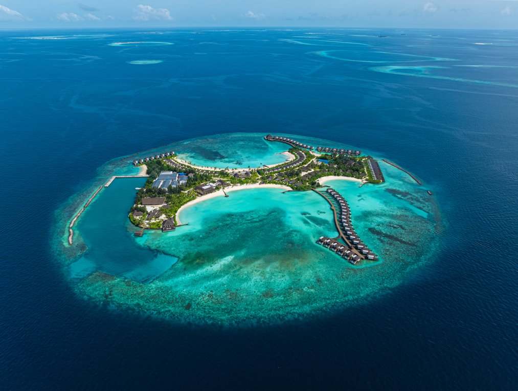 dusitd2-feydhoo-maldives-Island-aerial-exterior-overview-3-1013x764.jpg