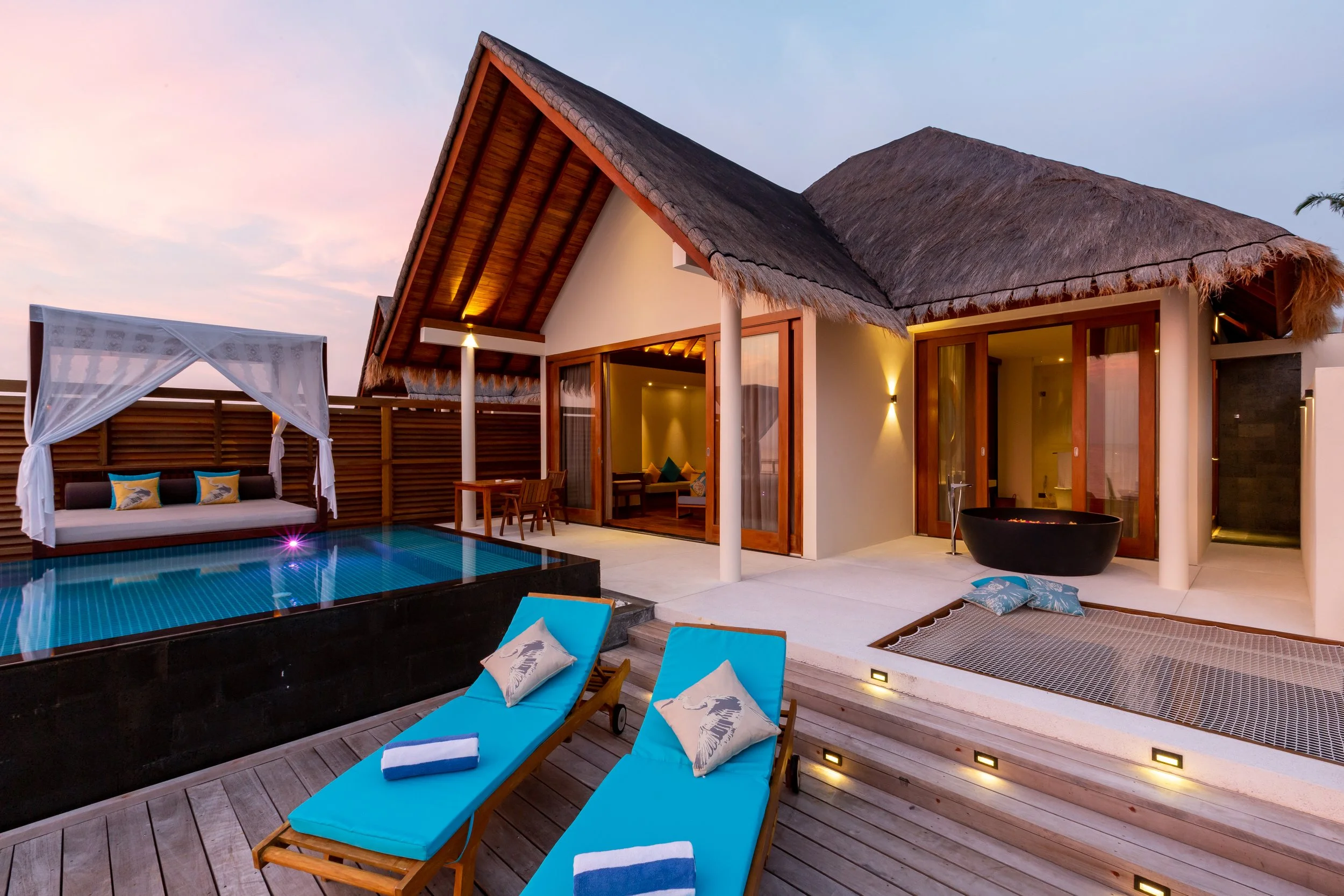 Furaveri - Sunset Ocean Pool Villa Deck & Pool