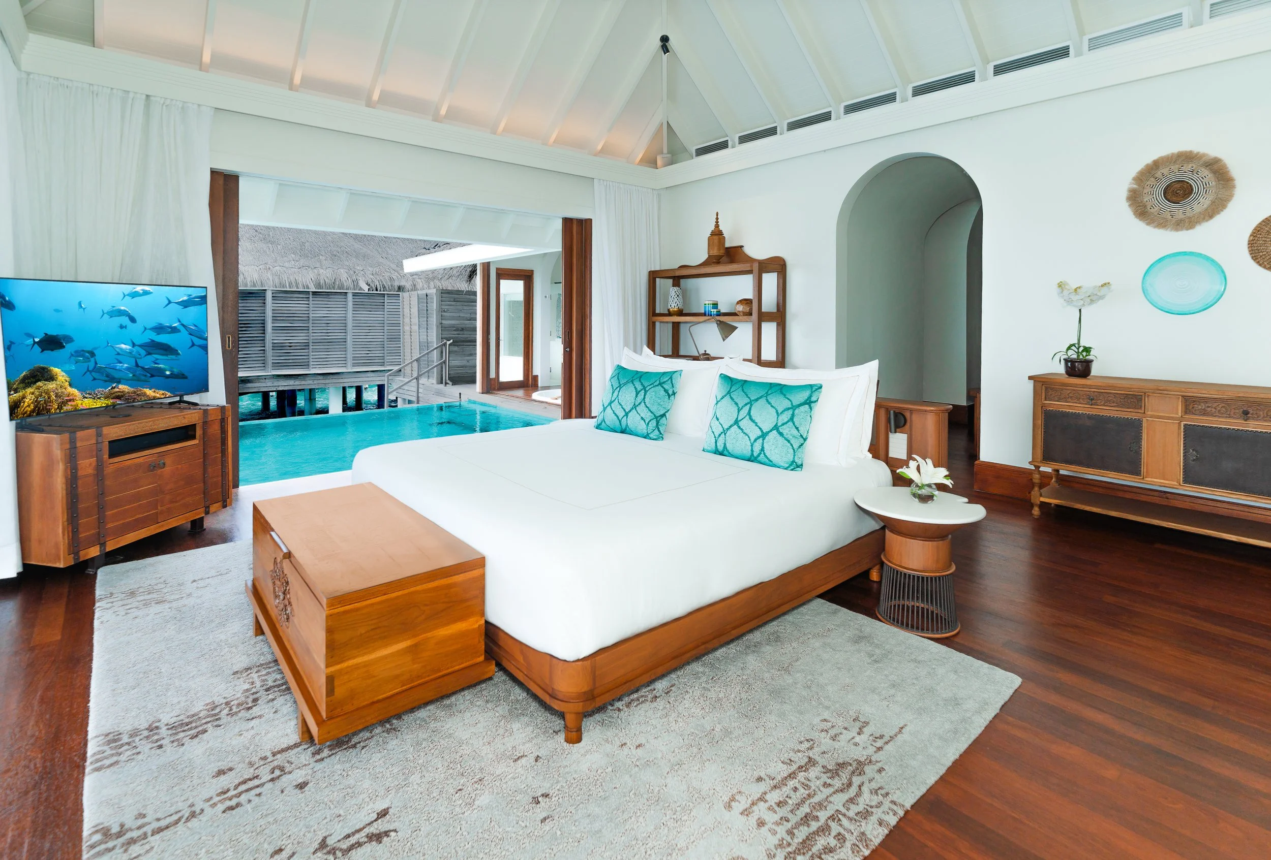Anantara Kihavah - Over Water Pool Villa Bedroom and Pool-3112x2108.jpg