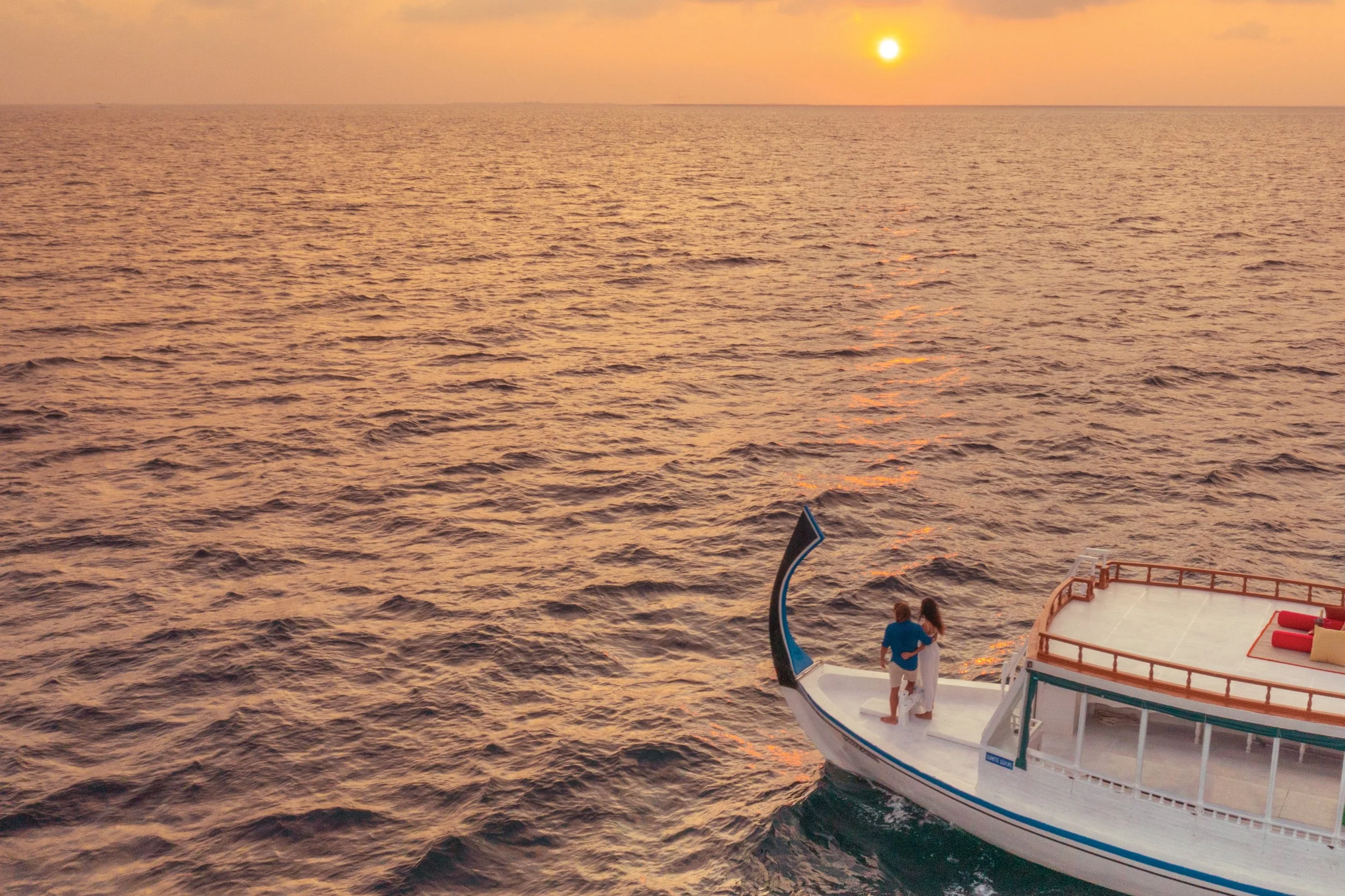 OBLU-SELECT-Lobigili - Lifestyle - Romantic-Sunset-Cruise-02 - 04.2023.jpg
