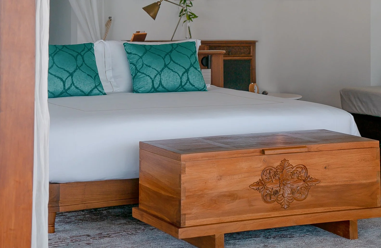 Anantara Kihavah - Over Water Pool Villa Bedroom Close Up-158.jpg