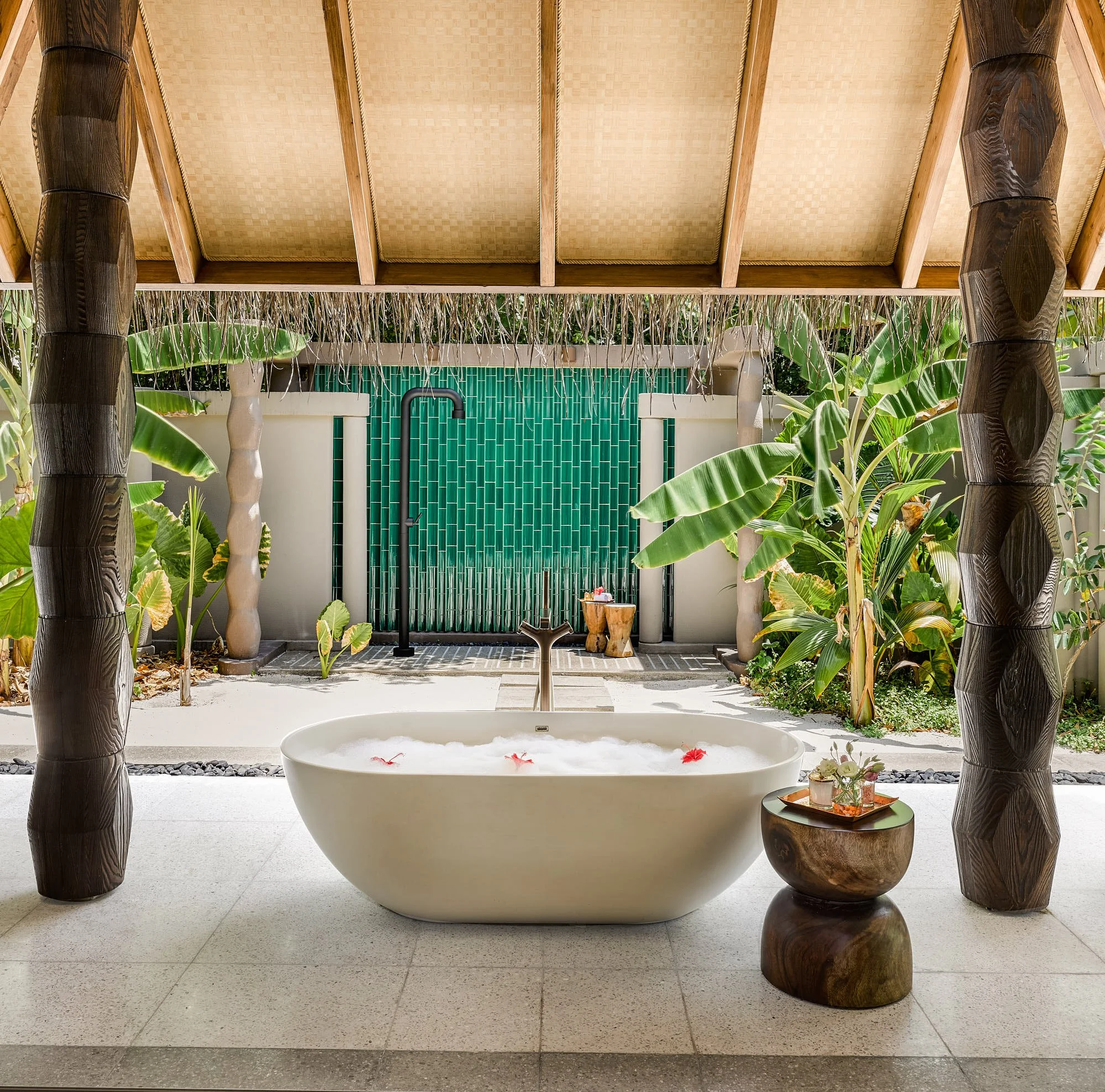 Beach Villa With Pool - Bath