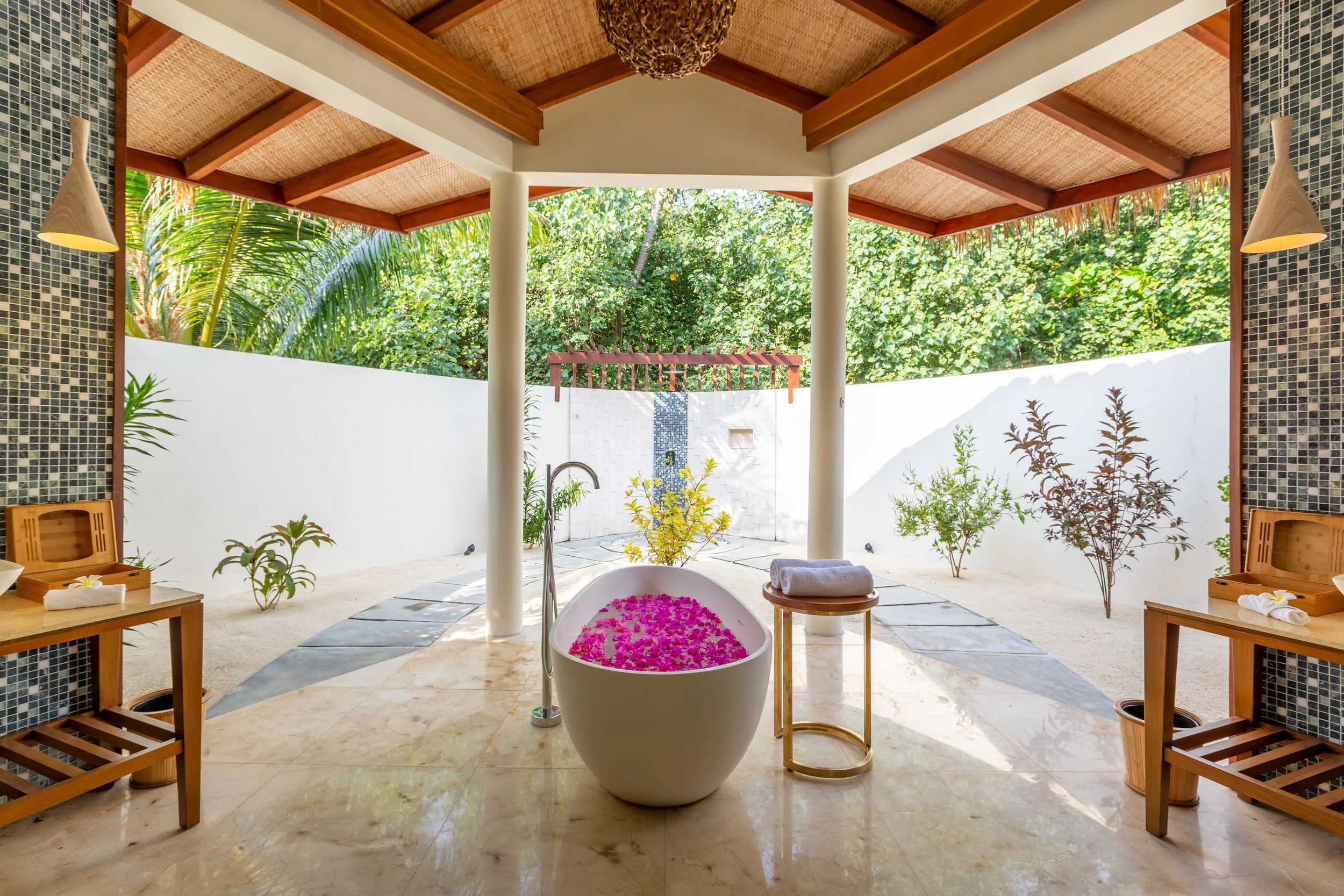 Furaveri - Beach Pool Villa with Jacuzzi Outdoor Bath