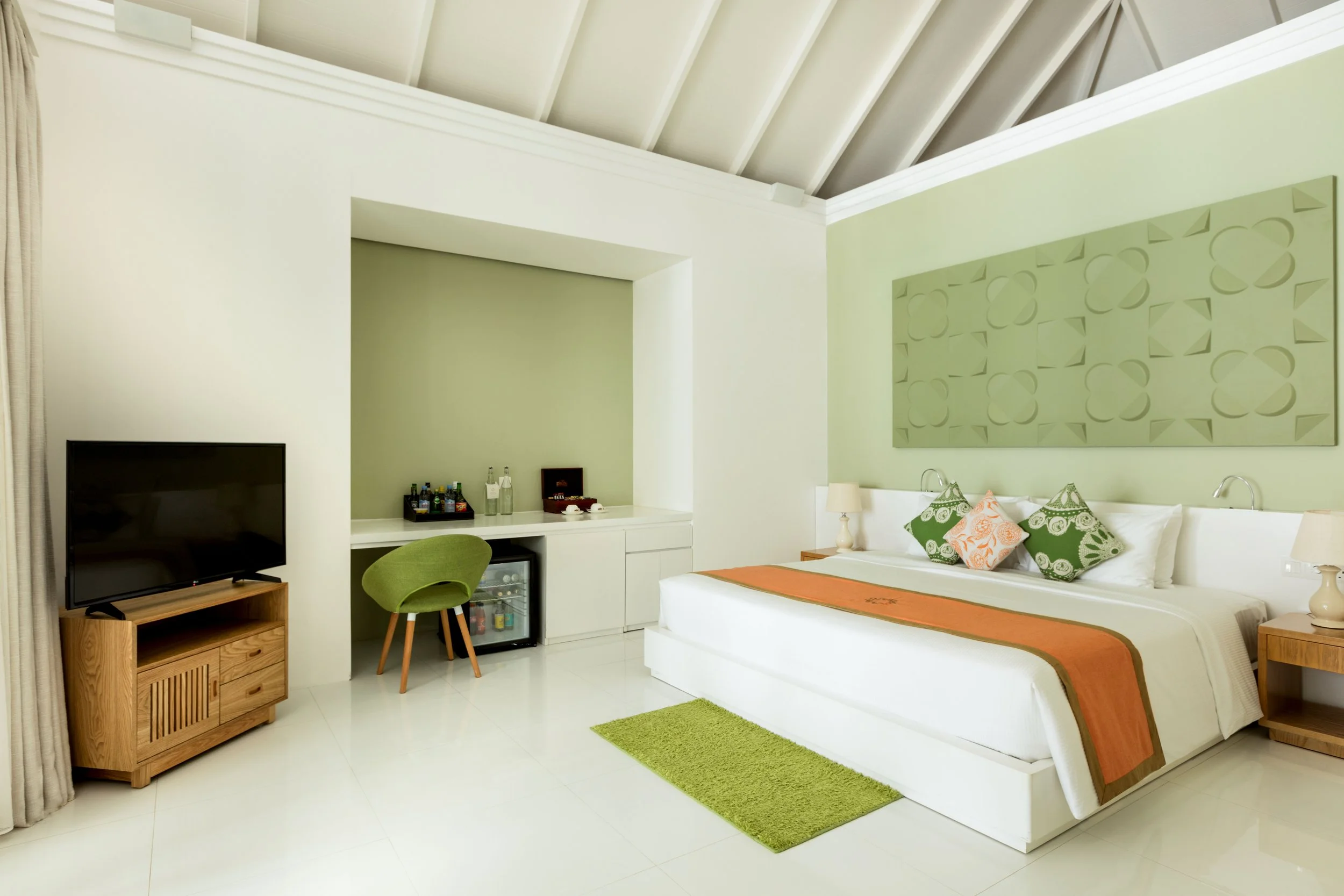 zz - Olhuveli_BeachSuitePool_0071-Edit 3.jpg