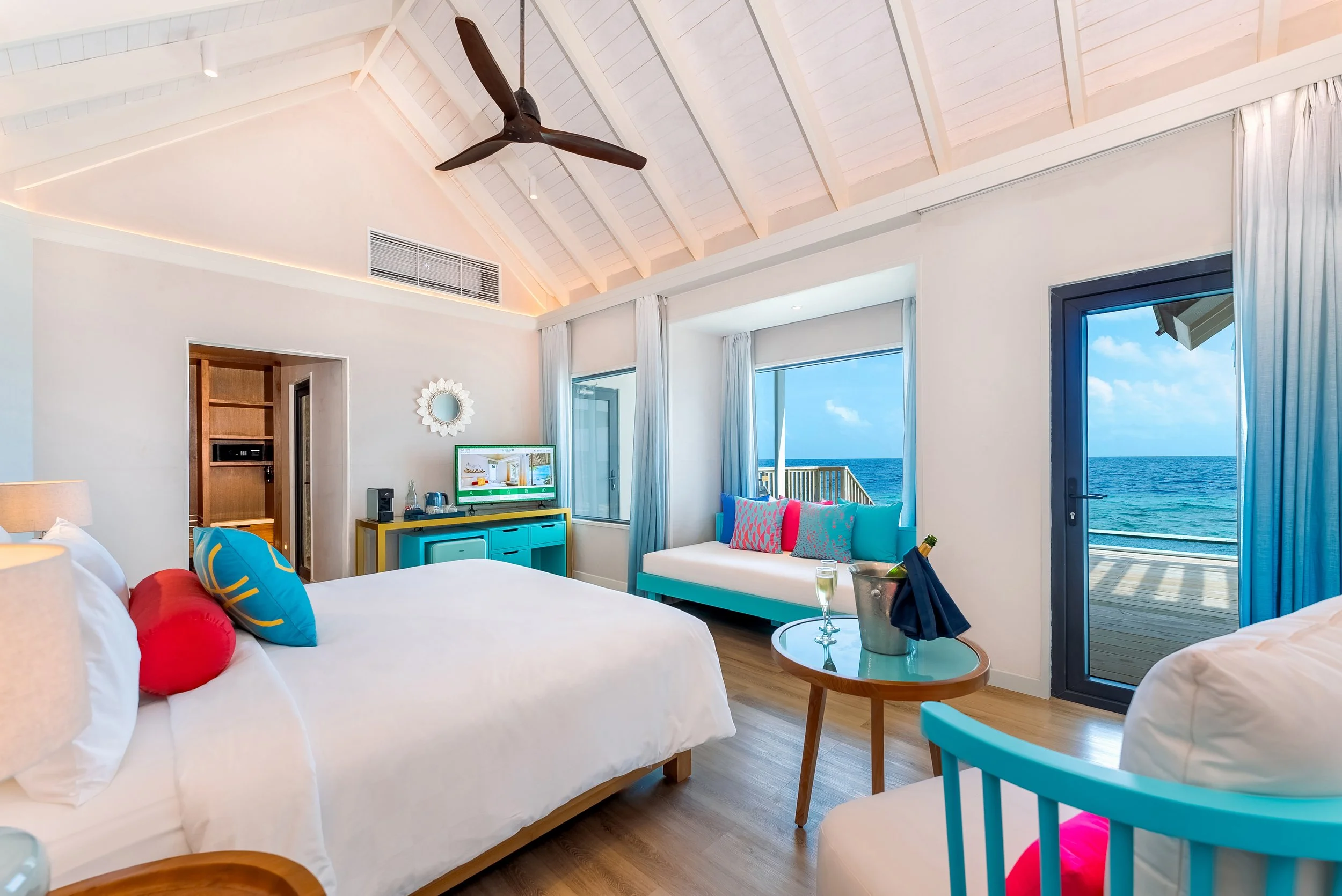 ONHs - Water Suite with Pool - Bedroom - 02.jpg
