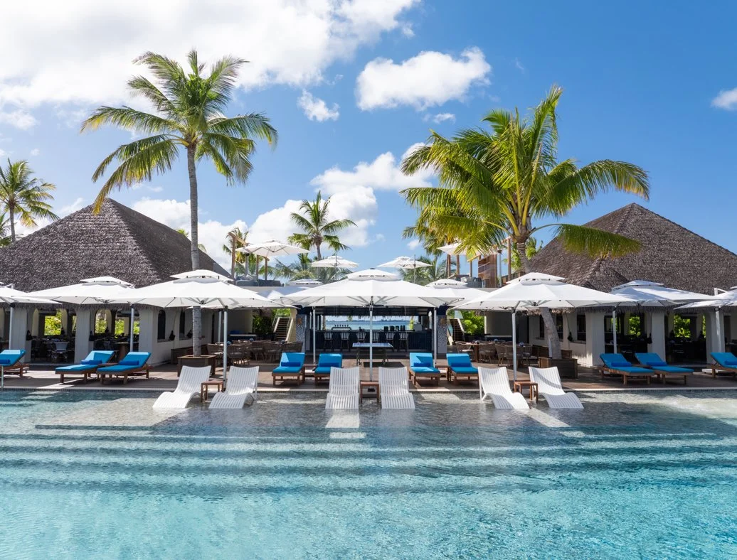 dusitd2-feydhoo-maldives-MIDI-exterior-sun-umbrellas-closeup-1036x788.jpg