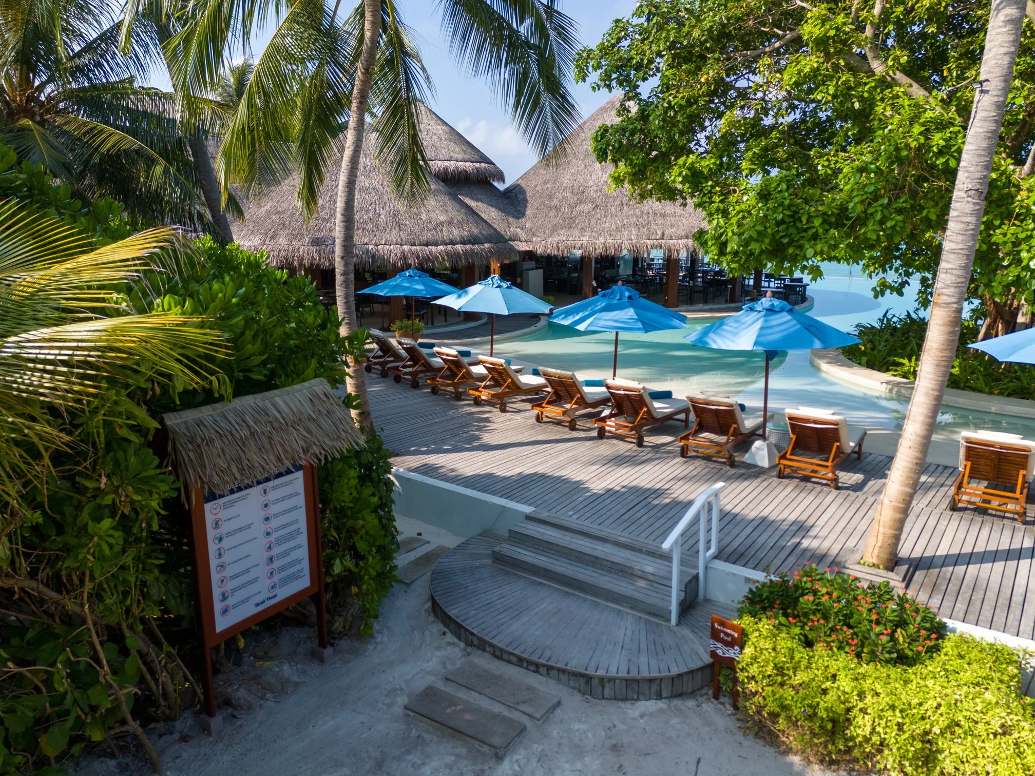Dusit Thani Maldives - Pool Entrance