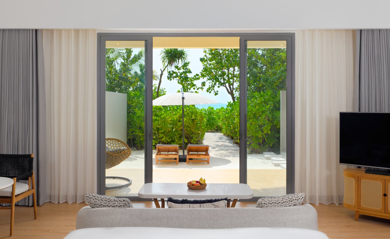 dusitd2-feydhoo-maldives-accommodation-beach-villa-bedroom-deck-1322x812.jpg