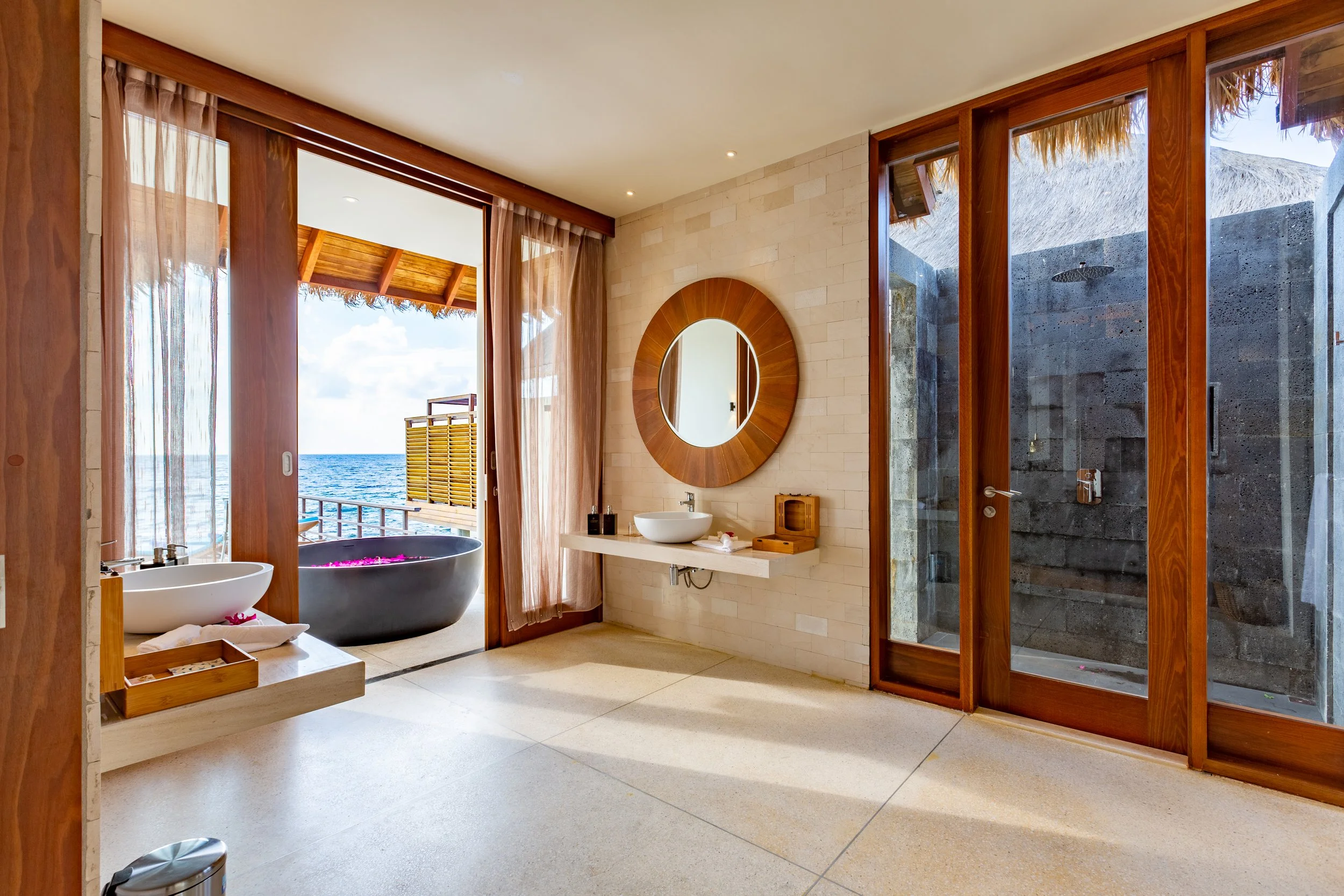 Furaveri - Ocean Pool Villa Bathroom