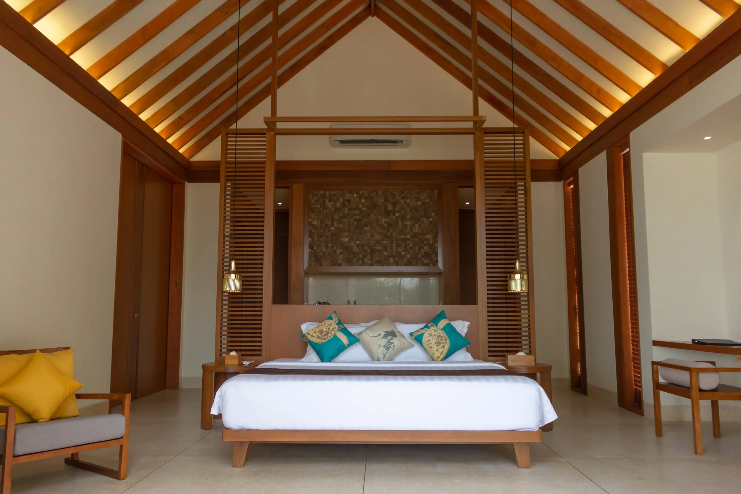 2 Bedroom Private luxury Beach Residence with Pool - Main Bedroom