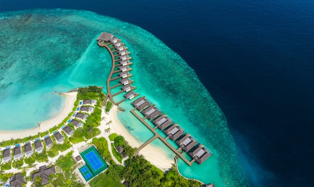 dusitd2-feydhoo-maldives-Island-aerial-exterior-overview-2-1015x603.jpg