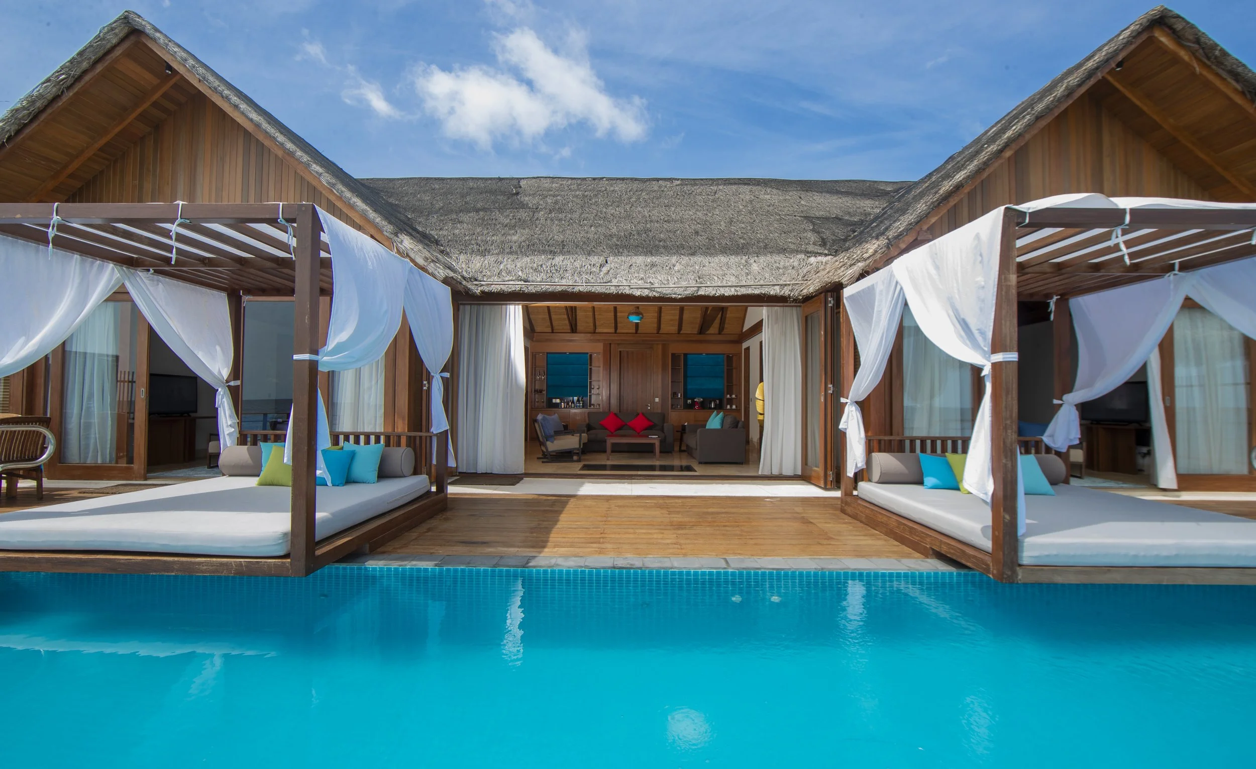 2 Bedroom Private Ocean Reef Residence Deck & Pool