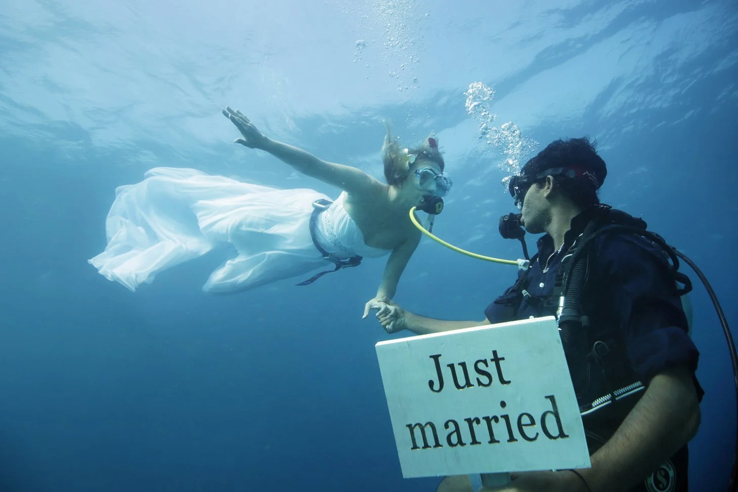 Anantara Kihavah Underwater Wedding Just Married-1459x972.jpg