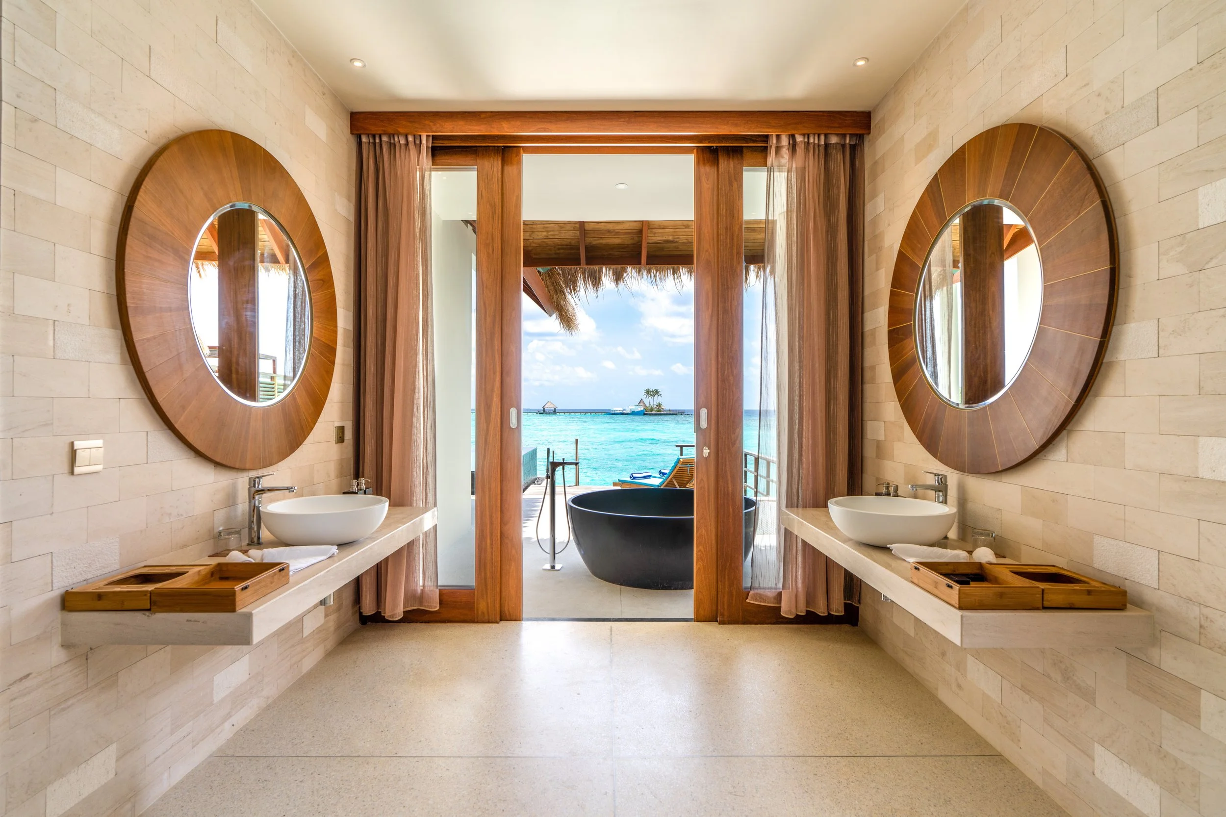 Furaveri - Ocean Pool Villa Bathroom