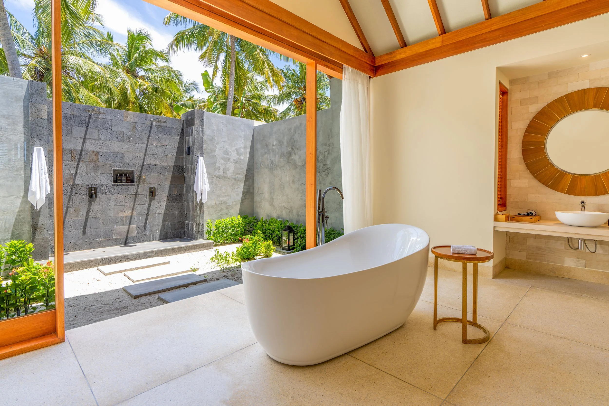 2 Bedroom Private luxury Beach Residence with Pool - Main Bathroom