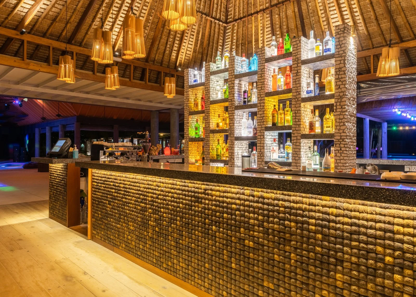 Furaveri Maldives - Udhares Bar