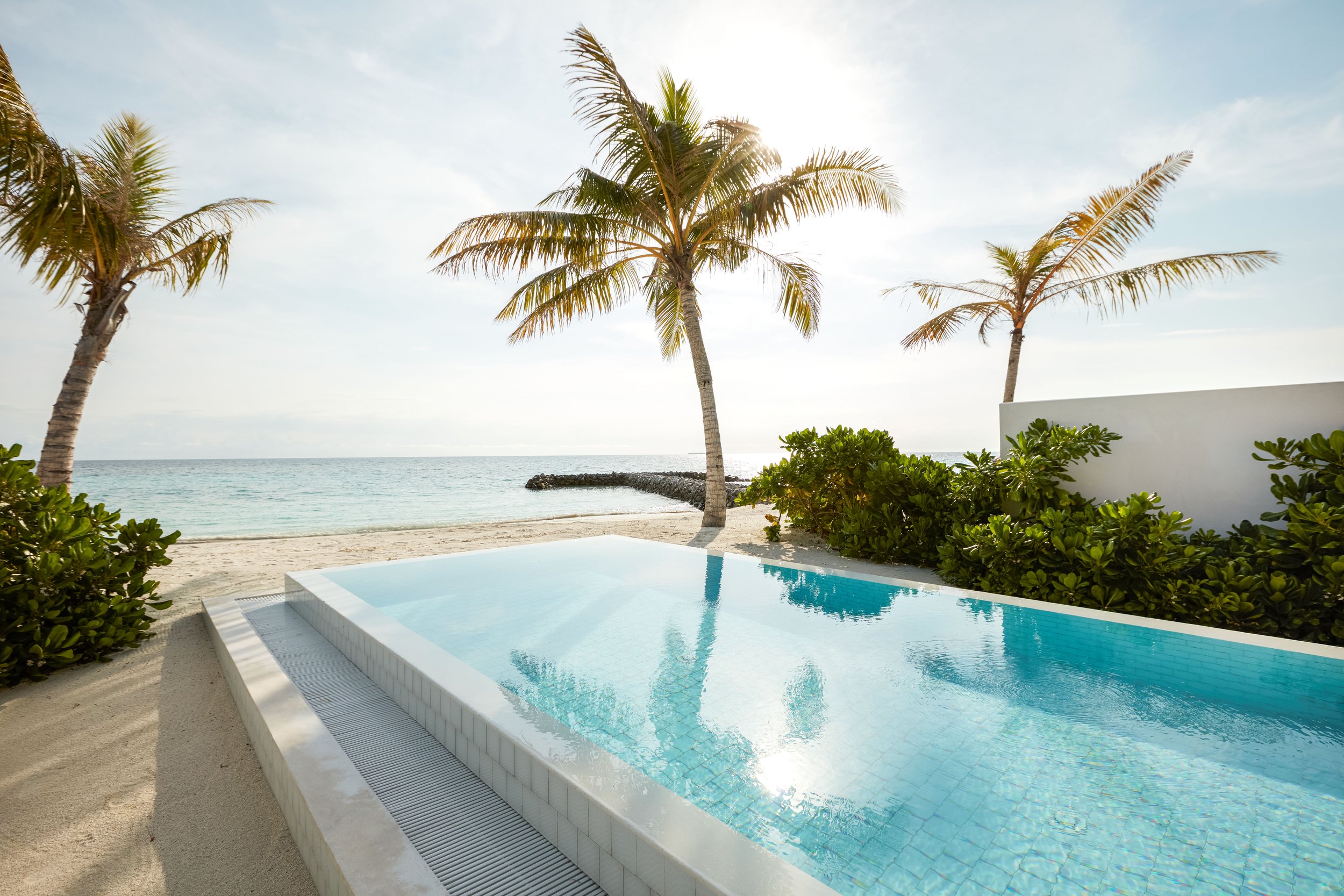 Olhuveli_BeachSuitePool_0108_page_01.jpg