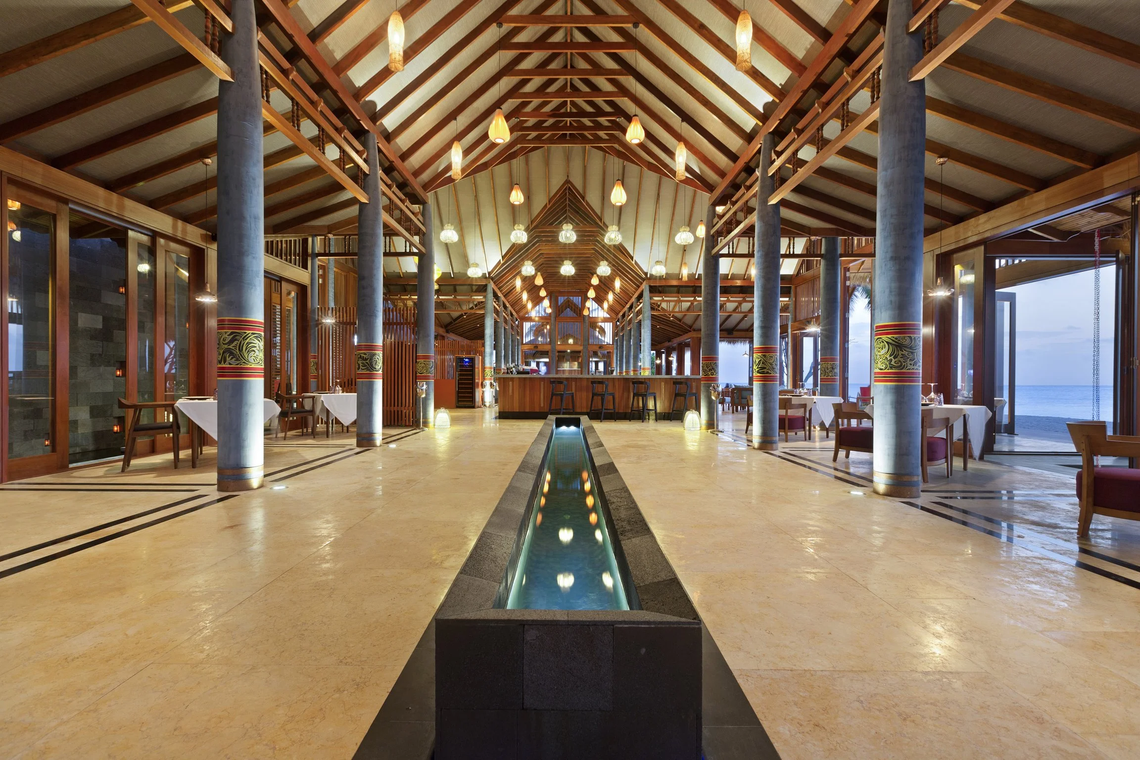 Furaveri Maldives - Raiyvilla Restaurant