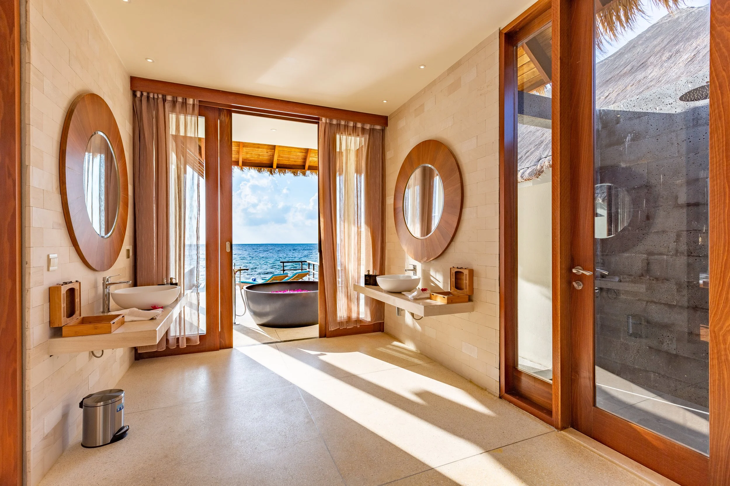 Furaveri - Ocean Pool Villa Bathroom