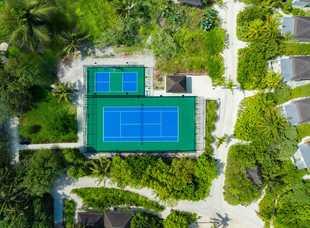 dusitd2-feydhoo-maldives-facility-multipurpose-playground-exterior-overview-1-1027x756.jpg