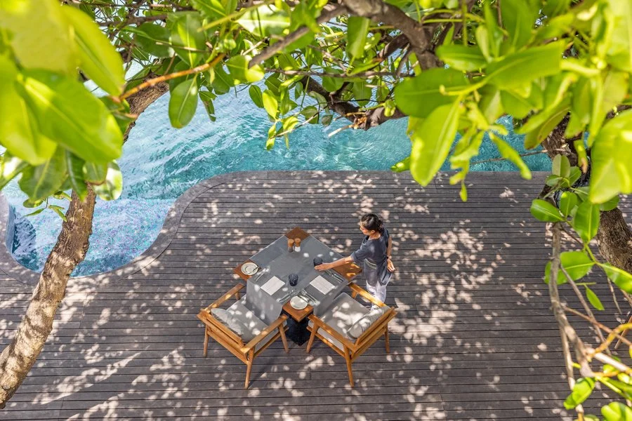 Anantara Kihavah - Manzaru lunch service-900x600.jpg