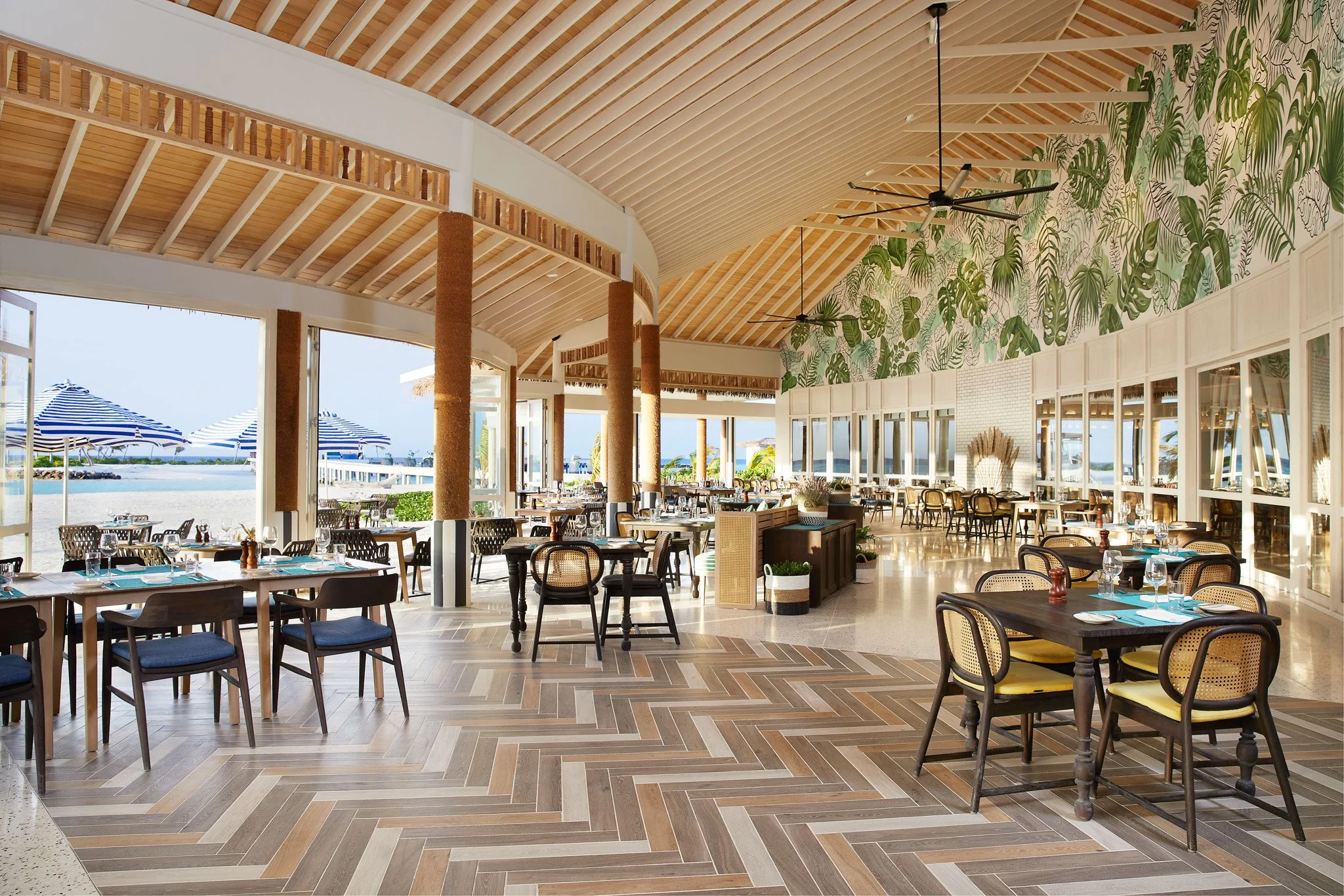 Turquoise - Dining Area