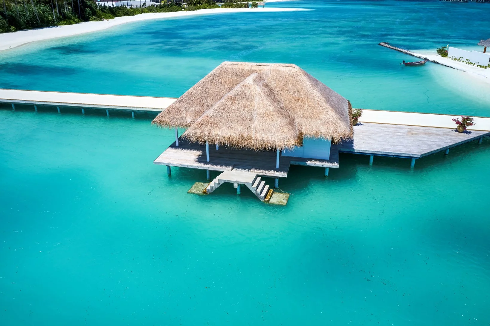 Olhuveli_Drone_0515-Edit 2 (1)_page_01-1639x1092.jpg