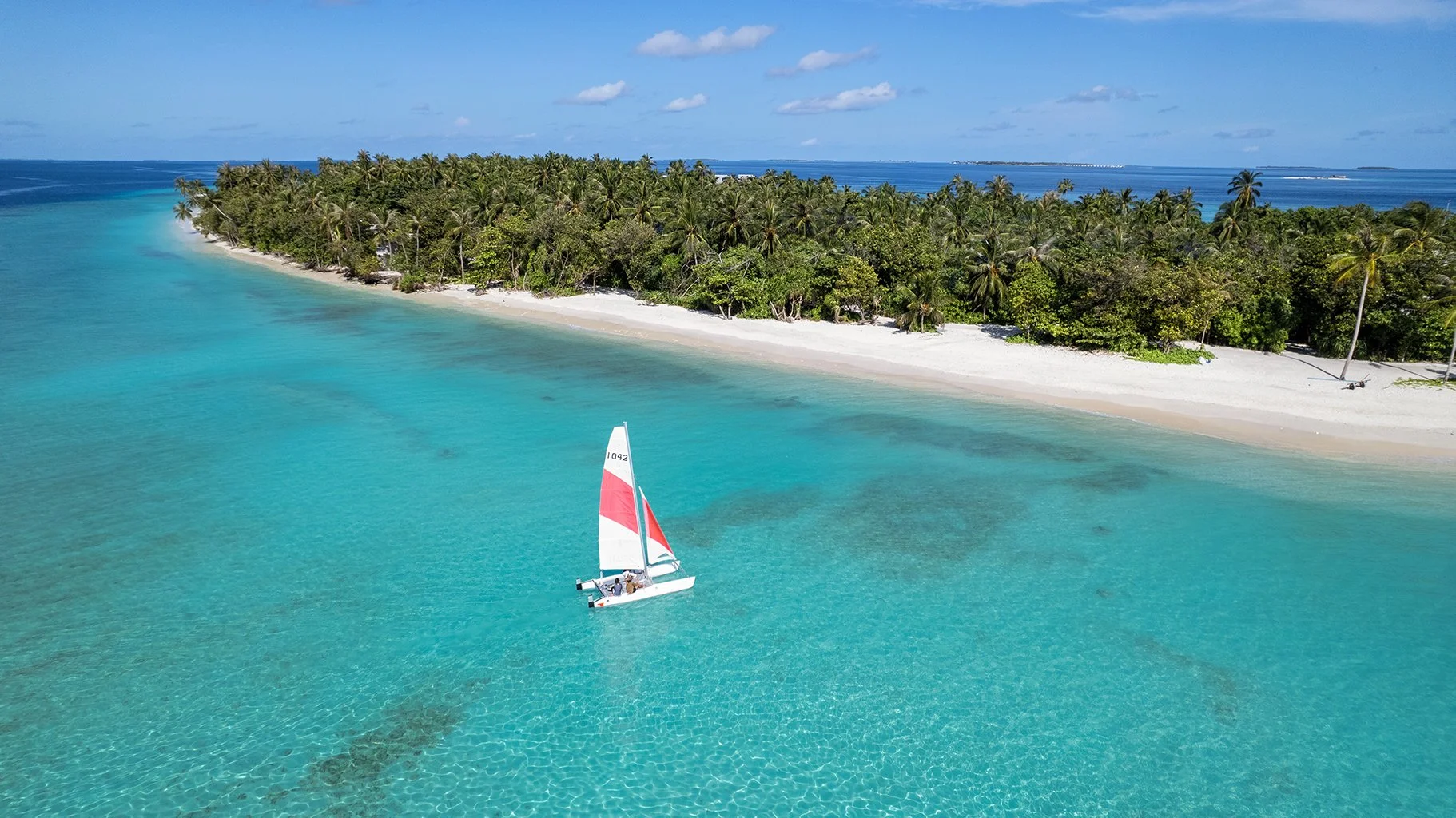 Alila Kothaifaru - Catamaran Sailing