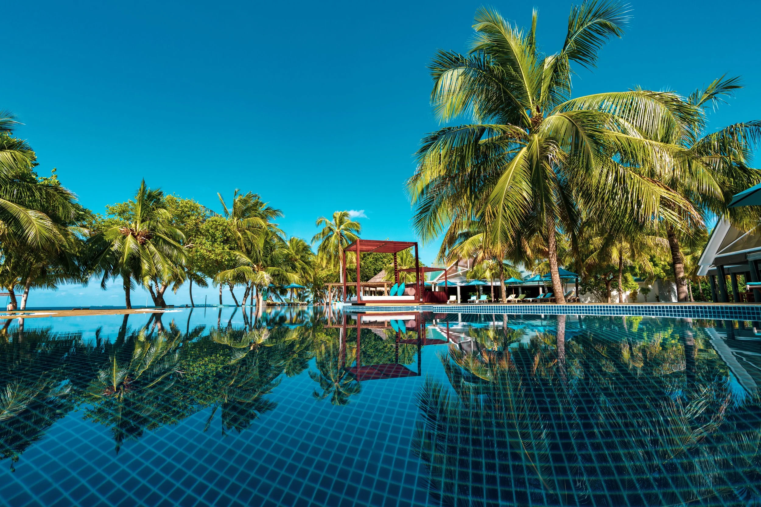 Furaveri Maldives - Swimming Pool