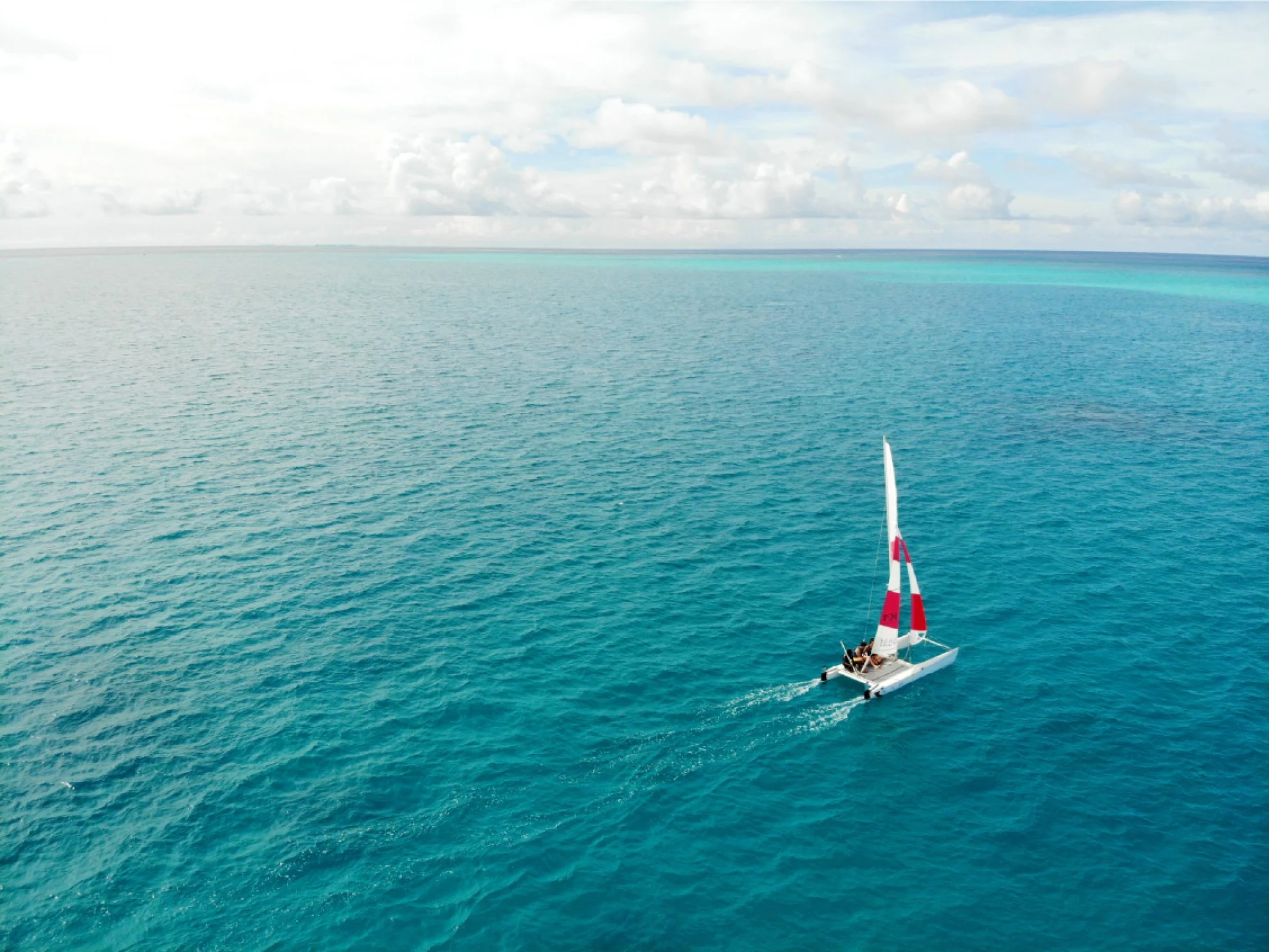 Alila Kothaifaru - Catamaran Sailing