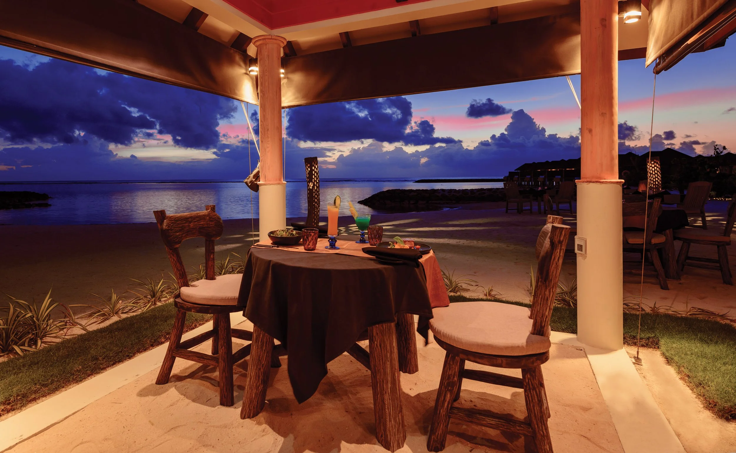 VARU BY ATMOSPHERE - OUTLETS AND DINING - CHARCOAL GRILL 01.jpg