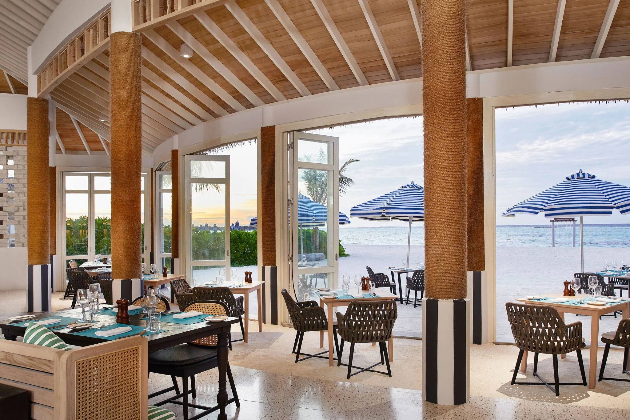 Turquoise - Dining Area
