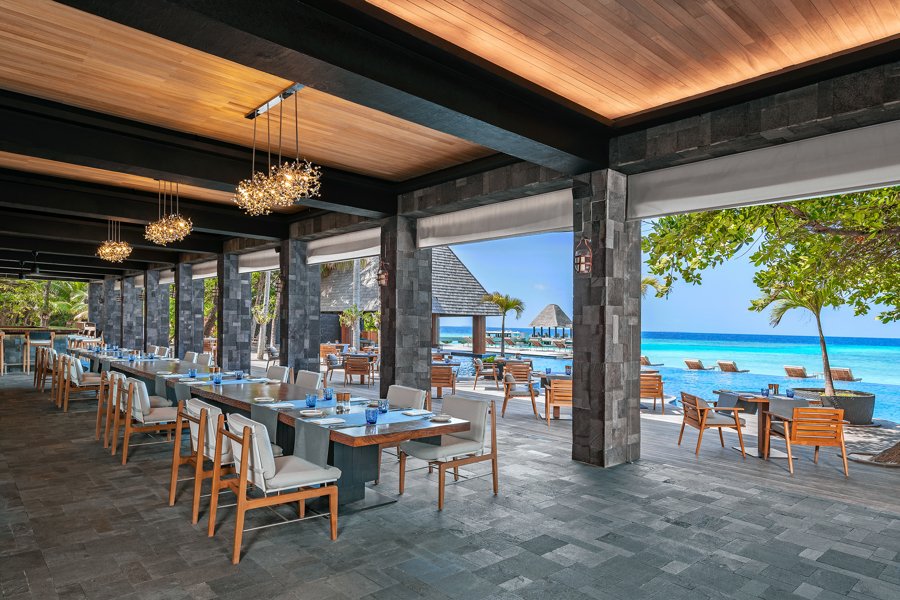 Anantara Kihavah - Manzaru interior lunch setup-900x600.jpg