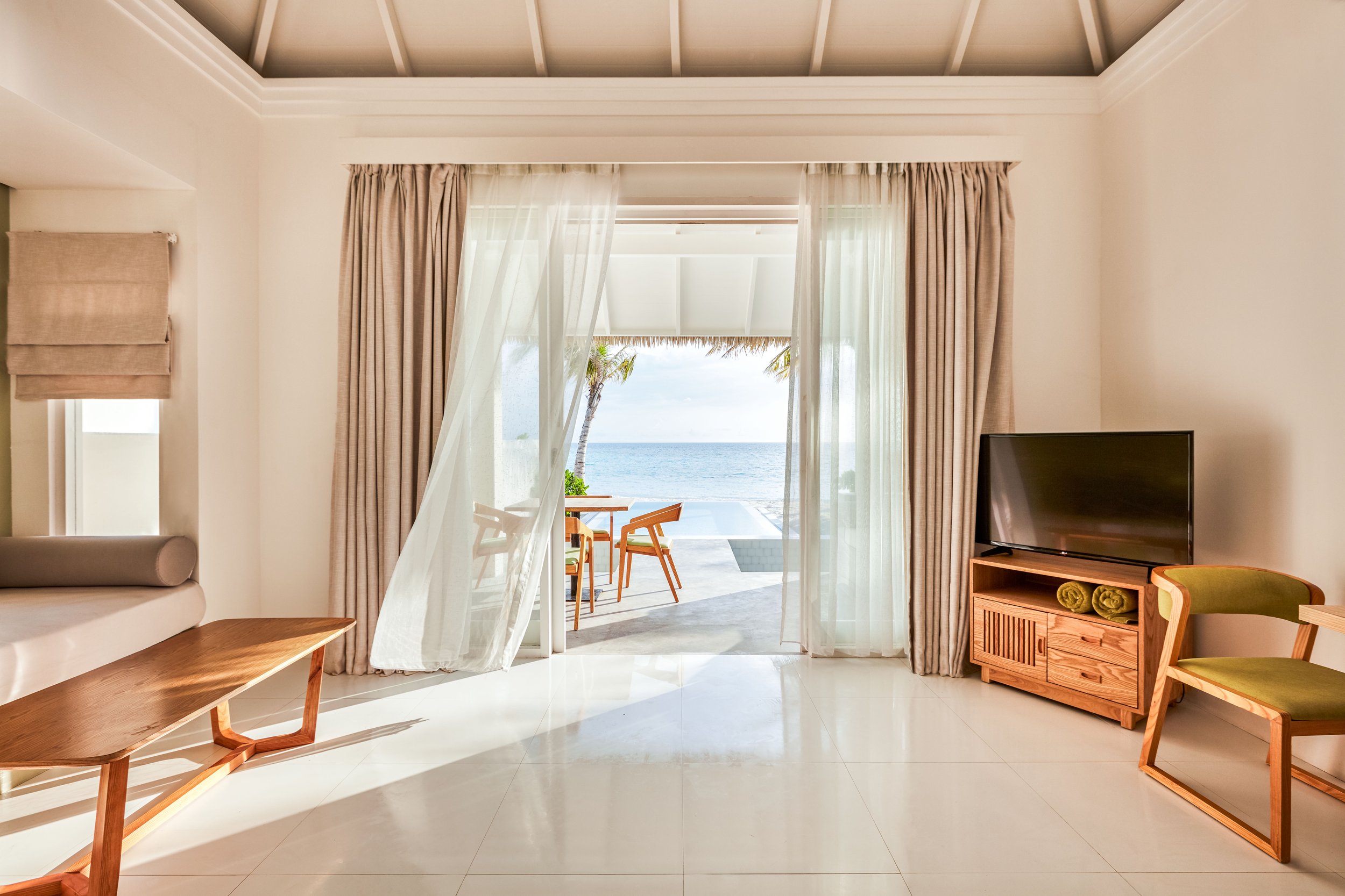 Olhuveli_BeachSuitePool_0173-Edit_page_01.jpg