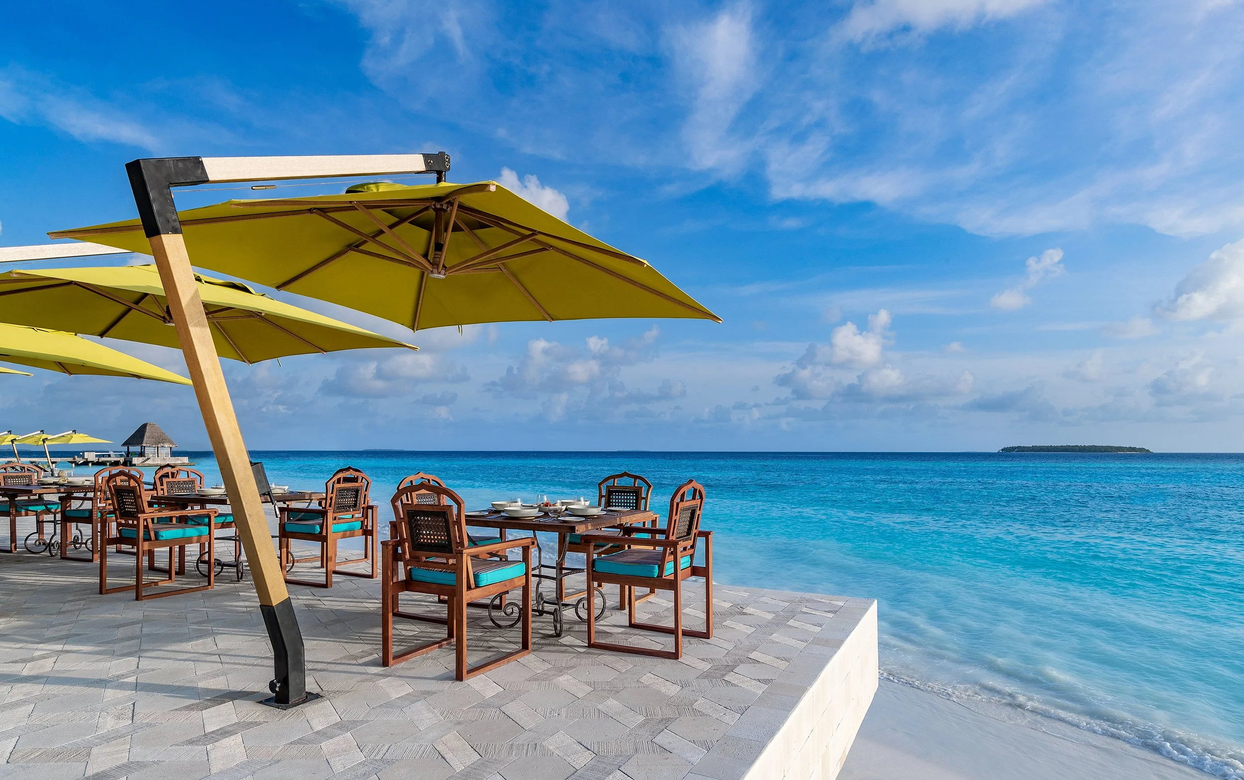 Anantara Kihavah - Plates breakfast setup.jpg