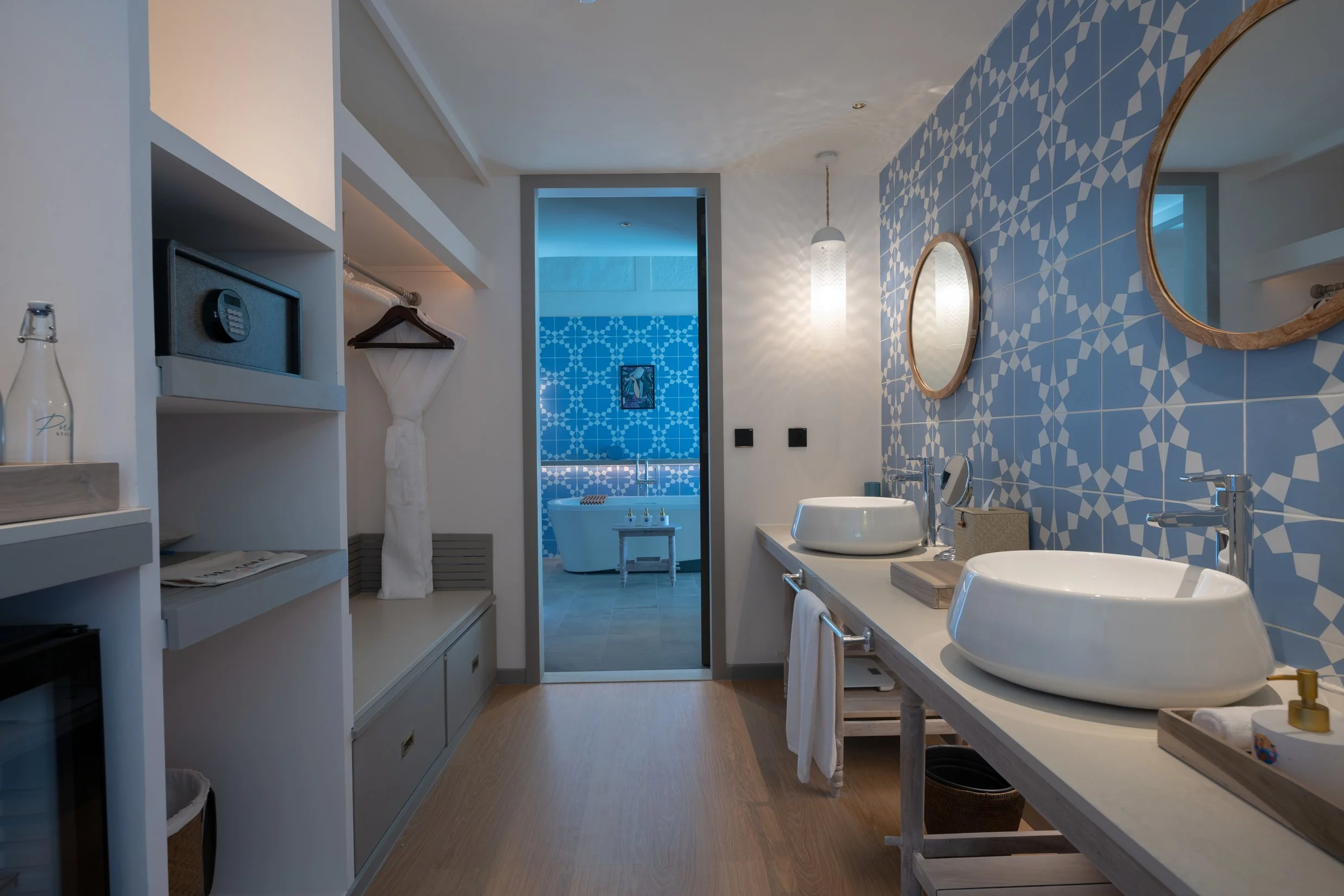 Cora Cora - Duplex Lagoon Pool Villa Bath
