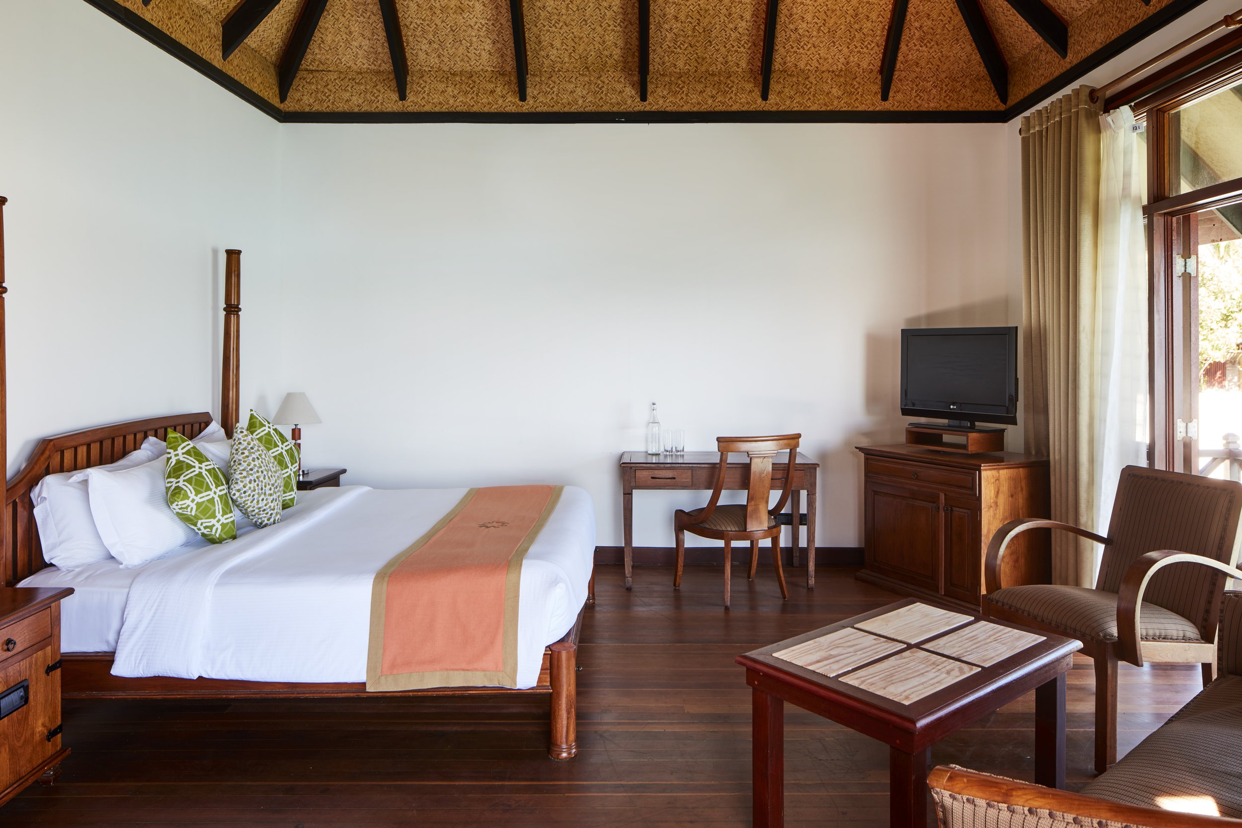 Olhuveli-Water-Villa-Bedroom-2.jpg